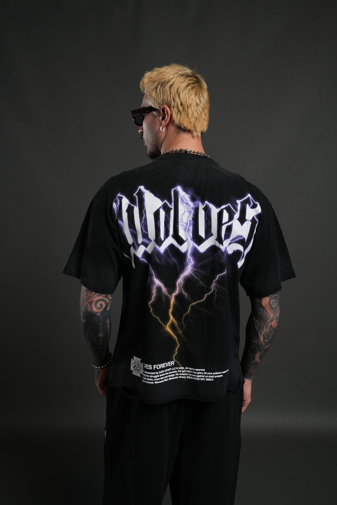 Wolves Lightning Distressed Grunge Tee in Black Drift Wash