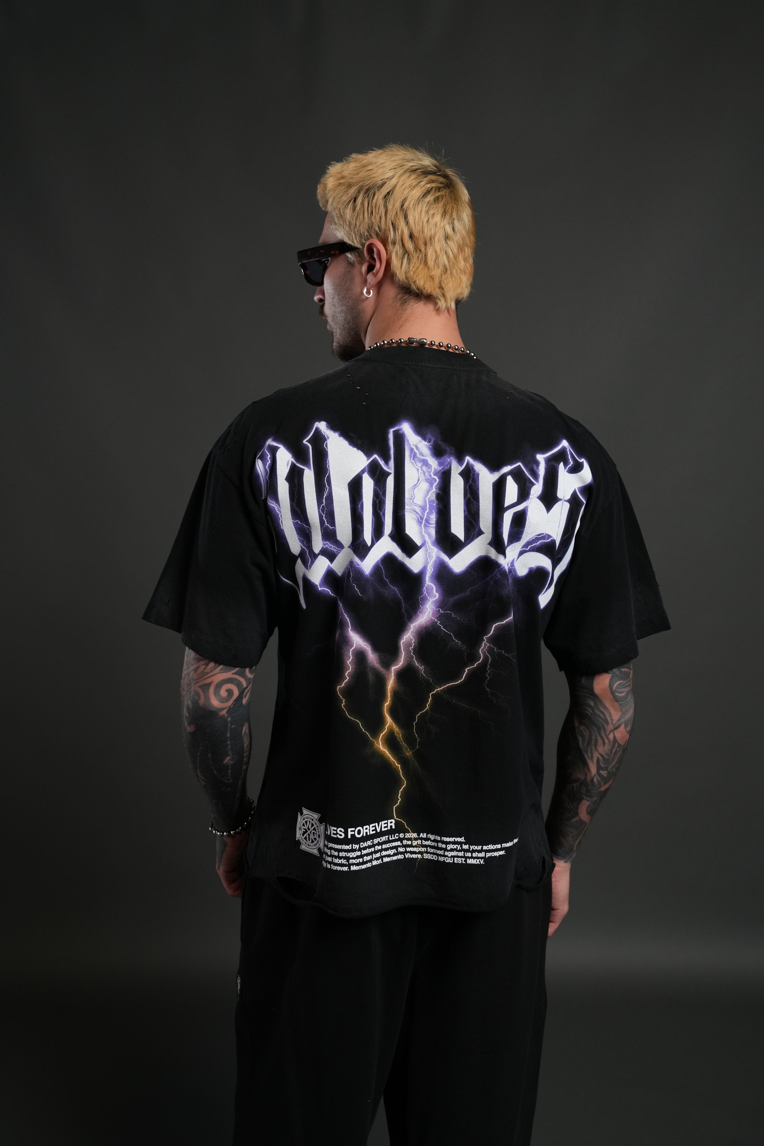 Wolves Lightning Distressed Grunge Tee in Black Drift Wash