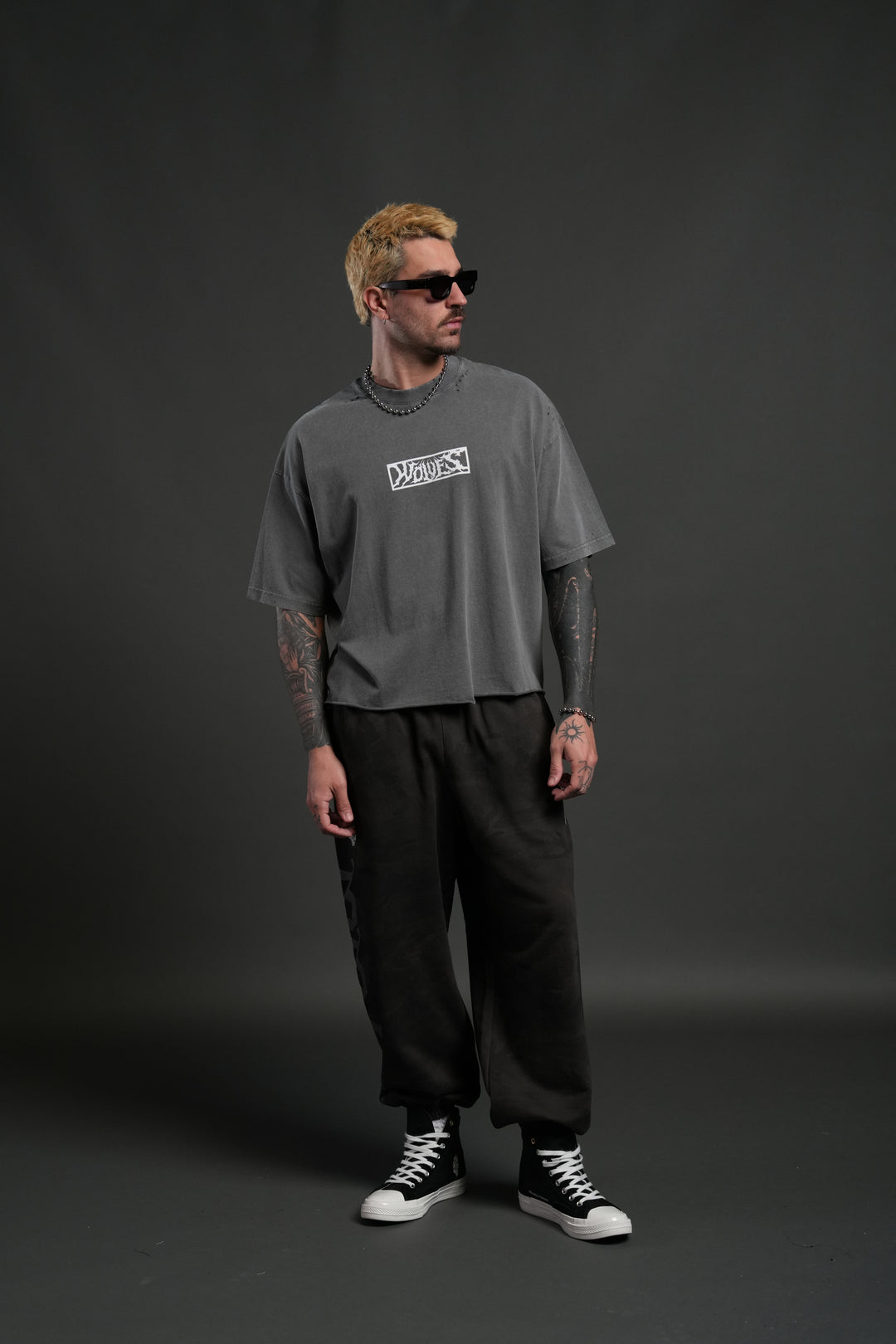 Midnight Wolves Distressed Grunge "Box Cut" Tee V2 in Slate Gray