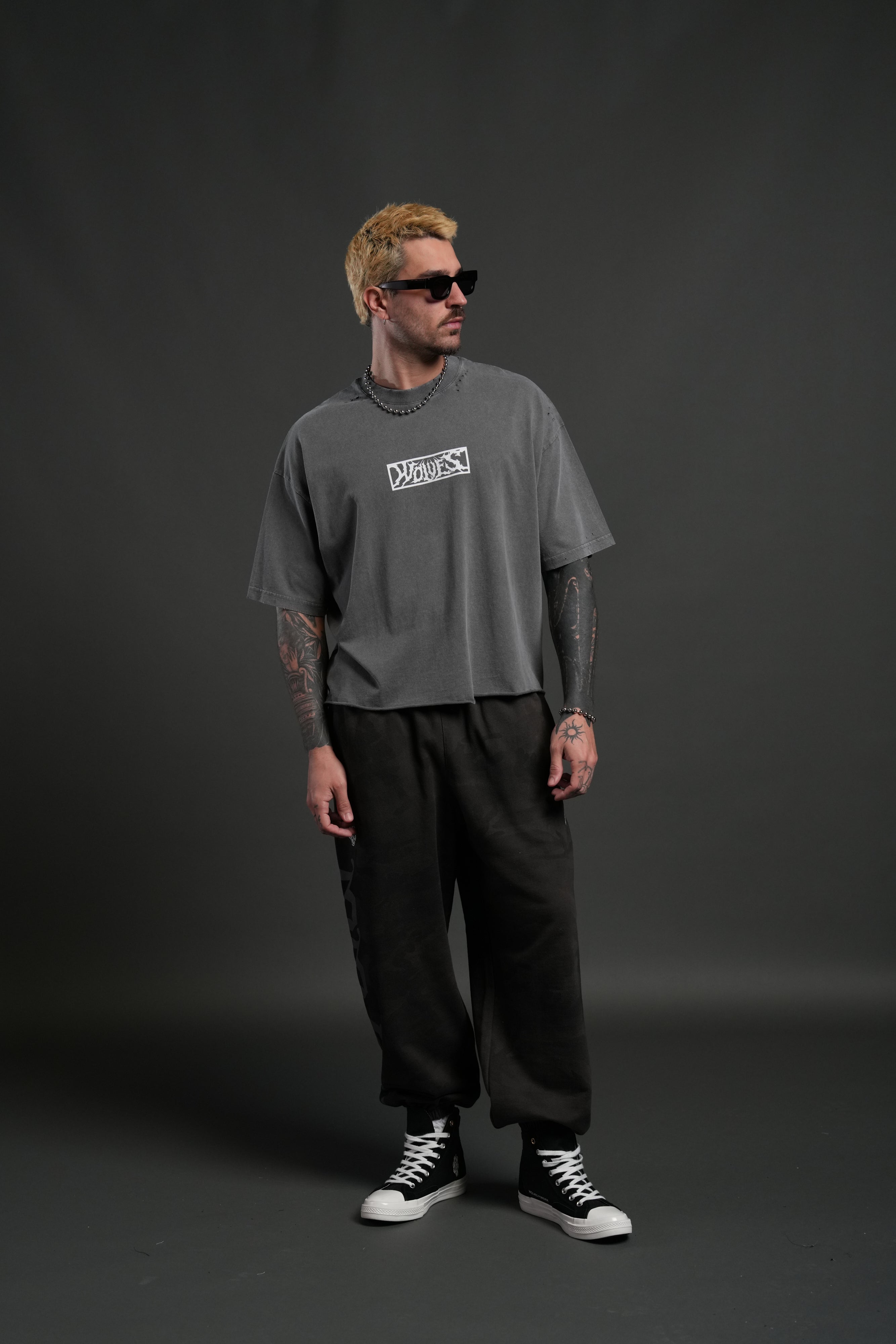 Midnight Wolves Distressed Grunge "Box Cut" Tee V2 in Slate Gray