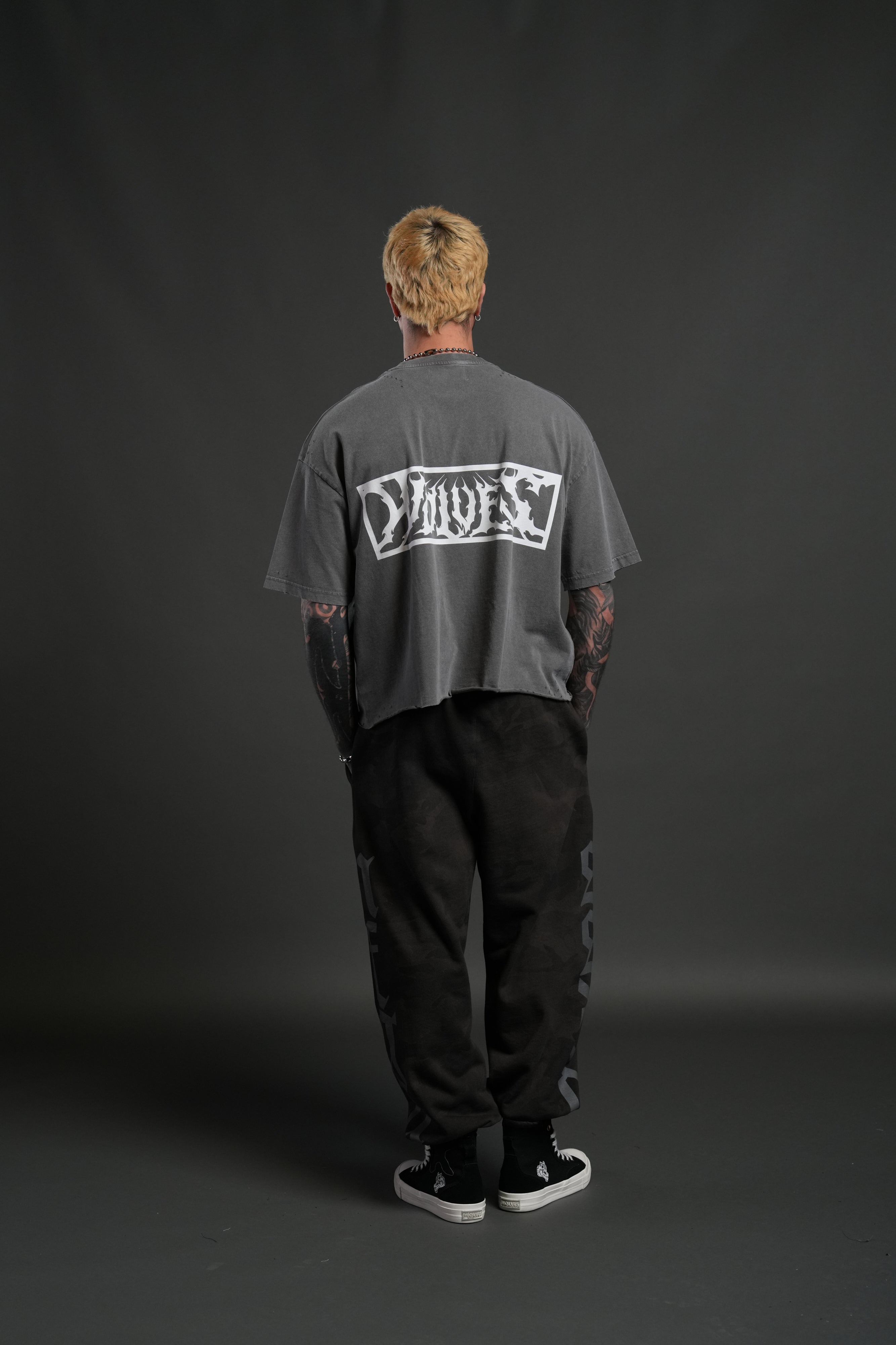 新品 DARCSPORT WOLVES 黒・グレーTシャツ Midnight Wolves Distressed Grunge 