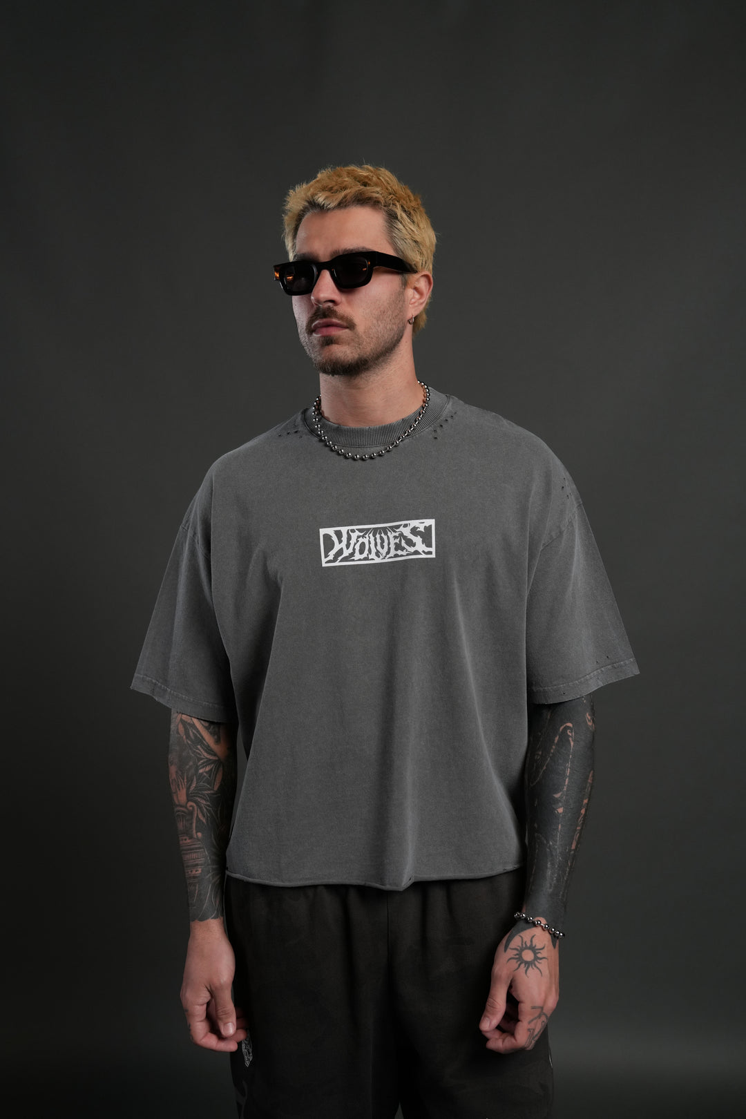 Midnight Wolves Distressed Grunge "Box Cut" Tee V2 in Slate Gray