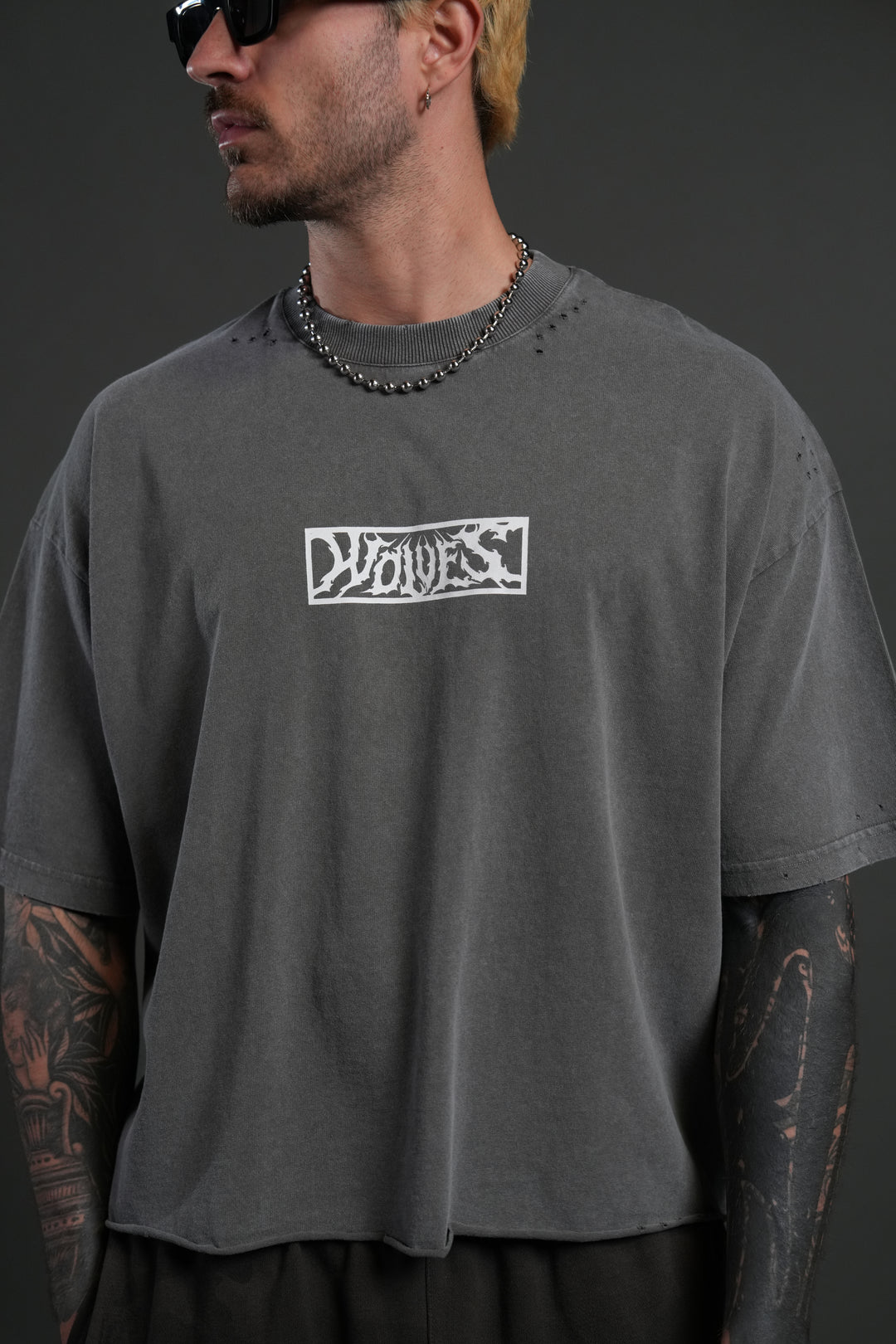 Midnight Wolves Distressed Grunge "Box Cut" Tee V2 in Slate Gray