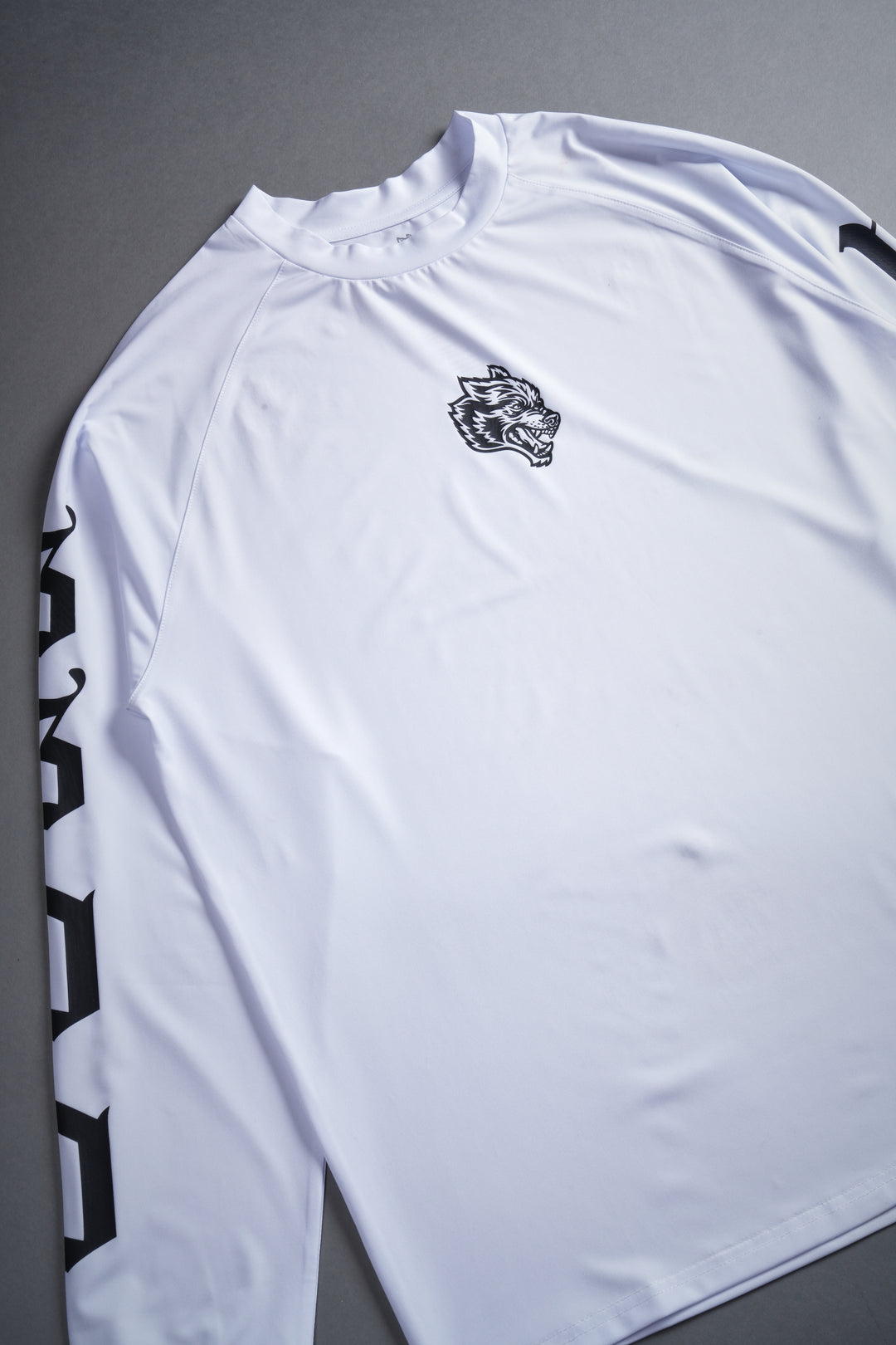 SSDDNFGU "Dry Wolf" L/S Raglan Tee in White