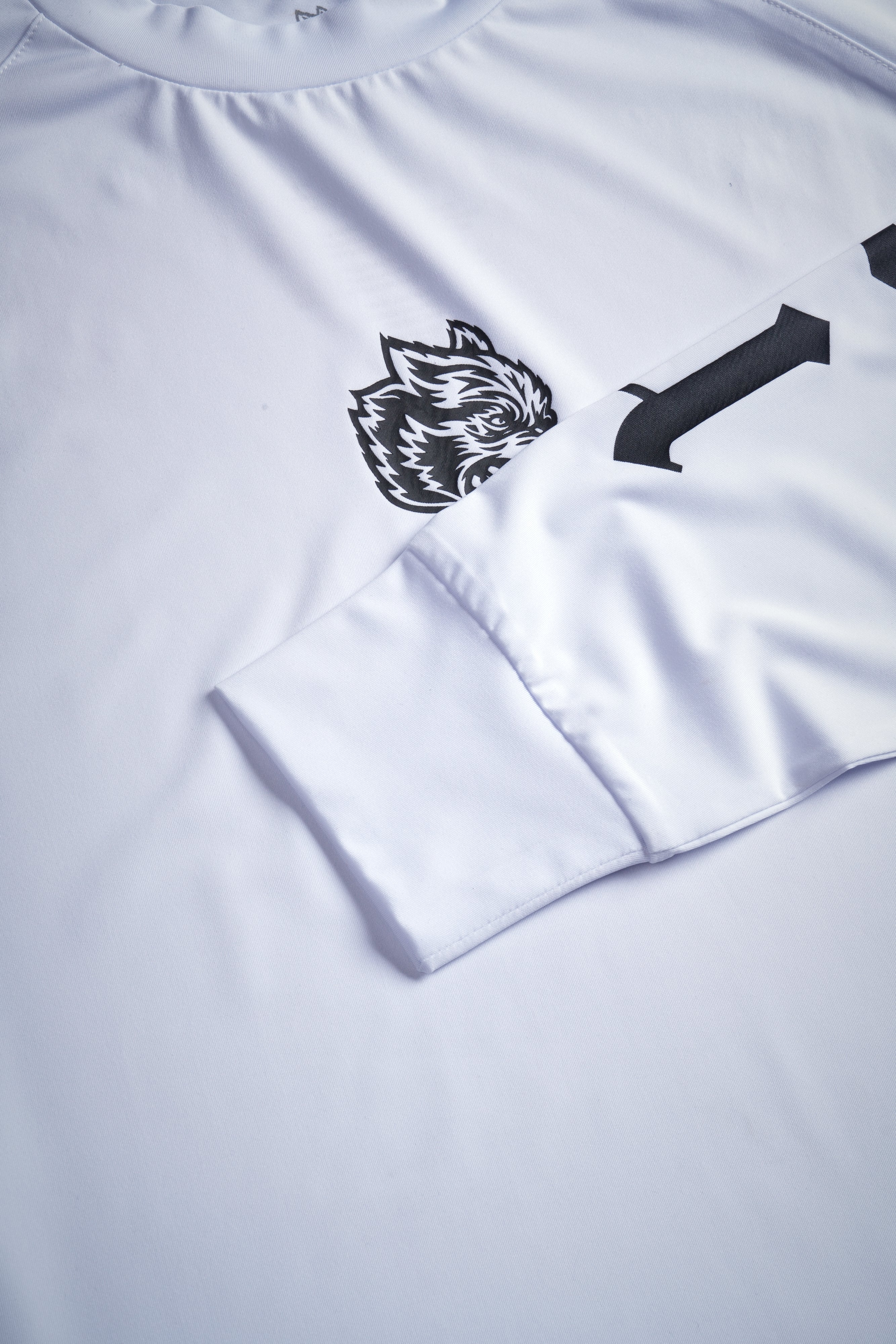 SSDDNFGU "Dry Wolf" L/S Raglan Tee in White
