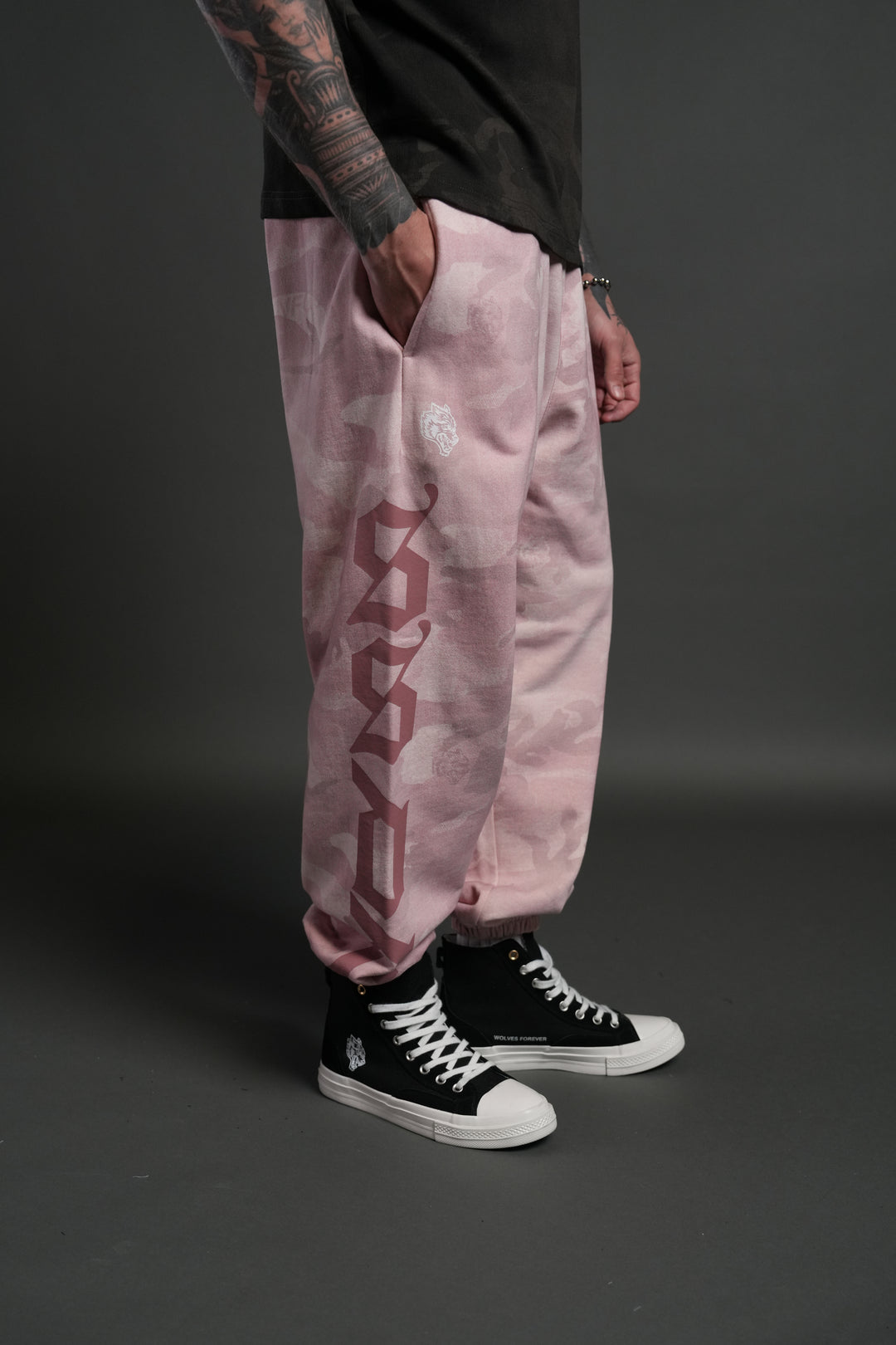 Our Mantra Unisex Lounger Sweat Pants in Blush Vintage Woodland Camo