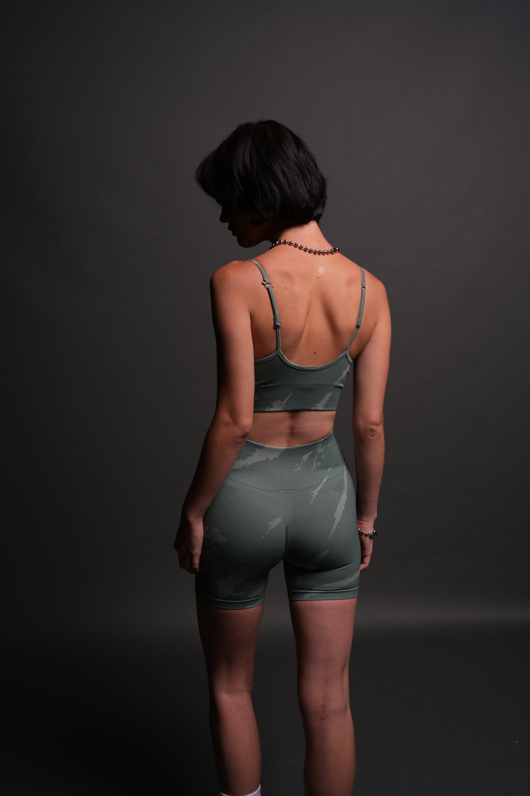 Single Wolf "Everson Seamless" Huxley Bra in Hunter Green Native Camo