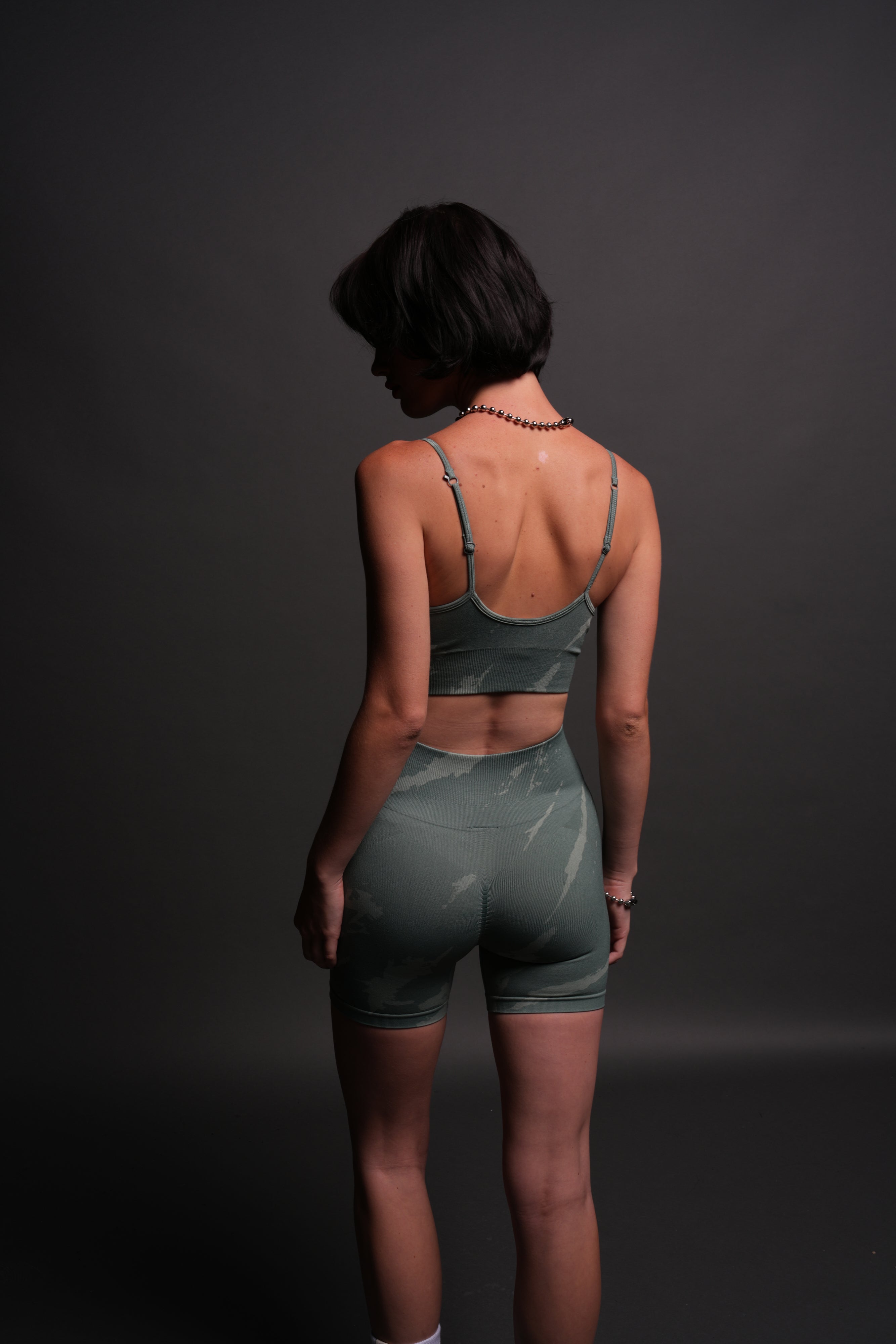 Single Wolf "Everson Seamless" Huxley Bra in Hunter Green Native Camo