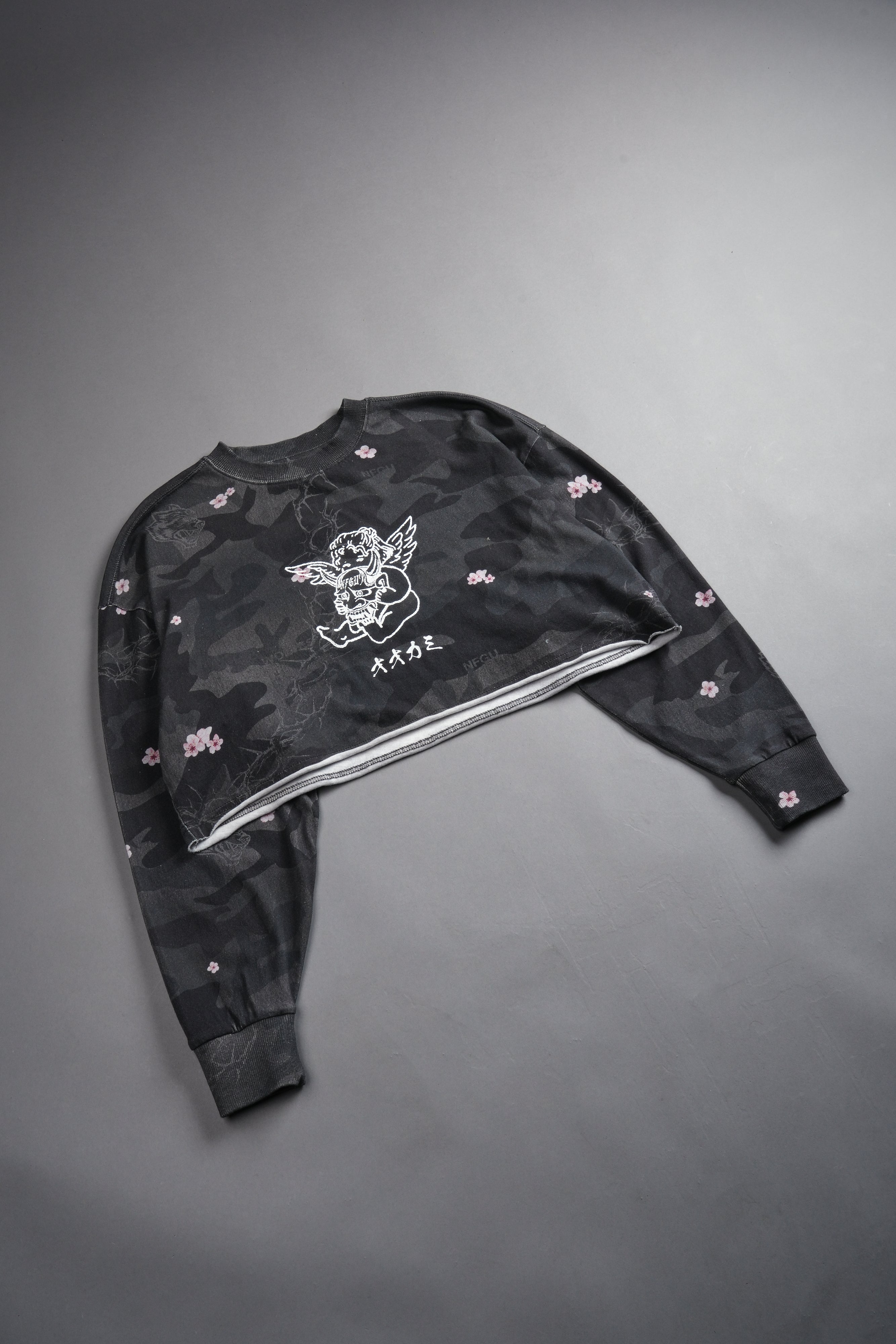 Oni Cherub Premium Oversized Cropped Ls Tee in Warrior In A Garden Black Camo