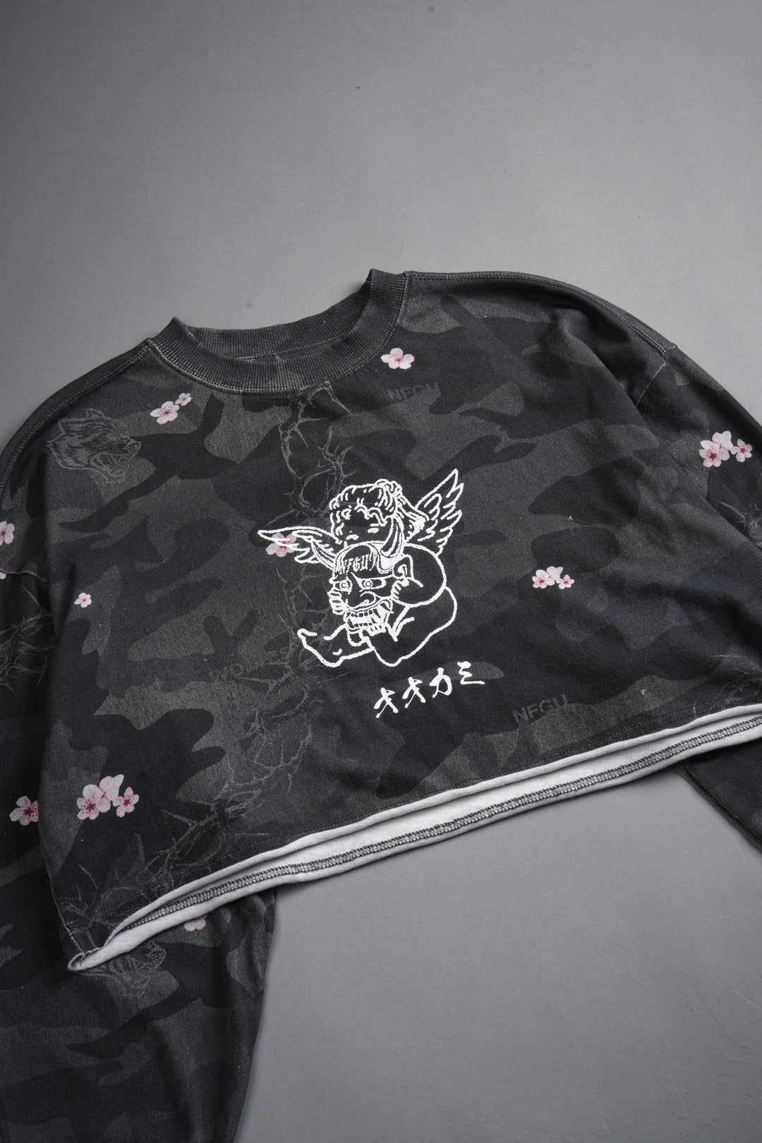 Oni Cherub Premium Oversized Cropped Ls Tee in Warrior In A Garden Black Camo