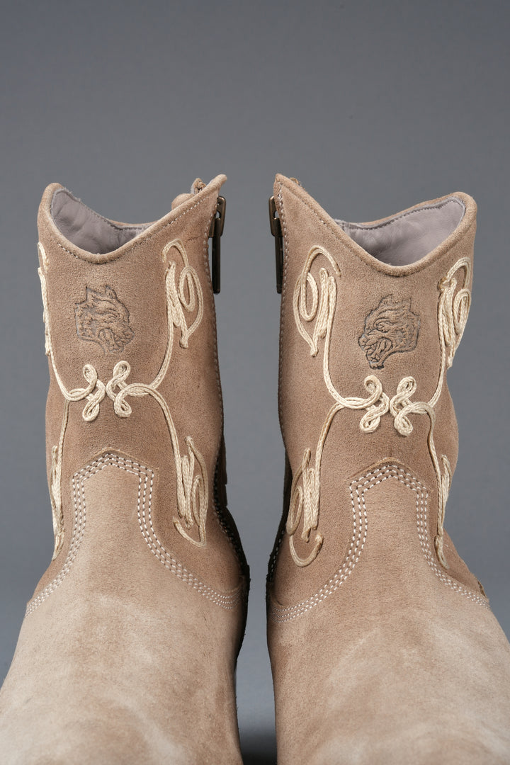 Lunger Boot in Tan