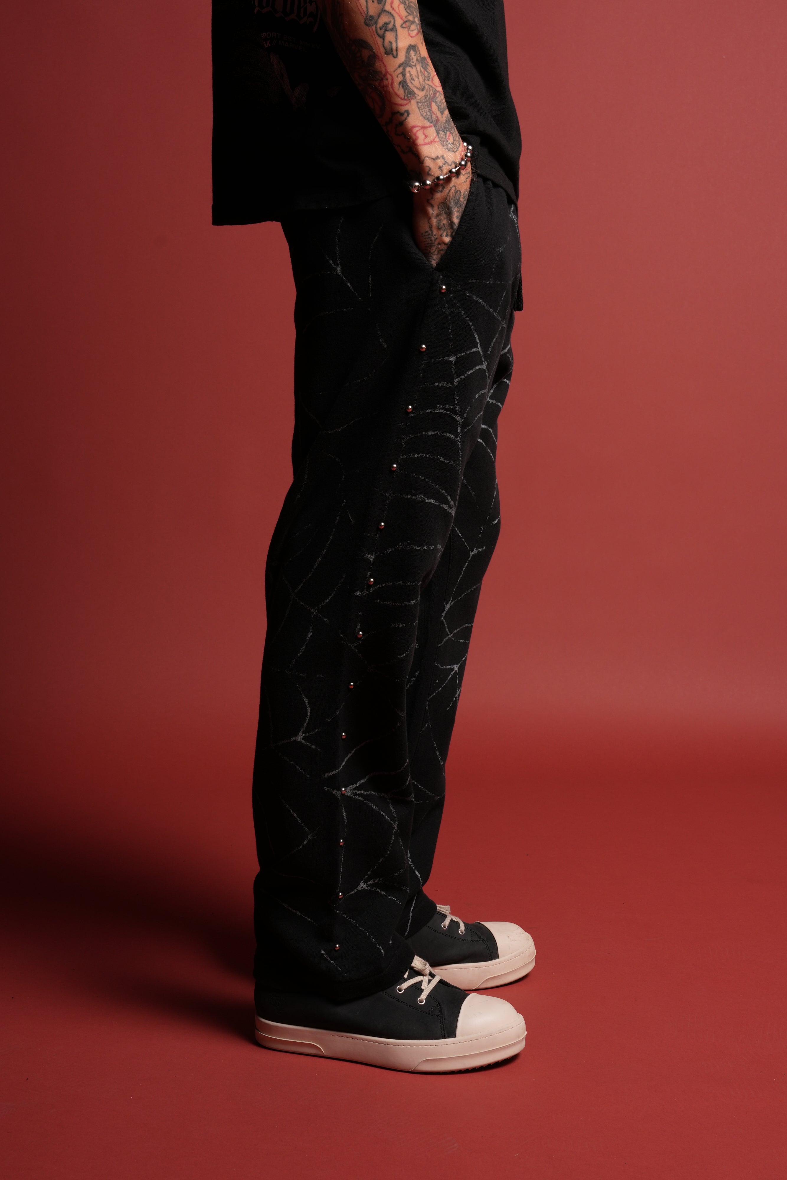 Stud Web Bigelow Sweat Pants in Black Sun Fade – DarcSport