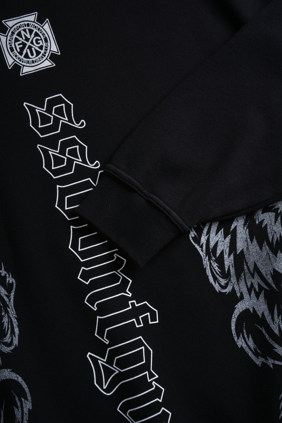 Alpha Wolf London Crewneck in Black