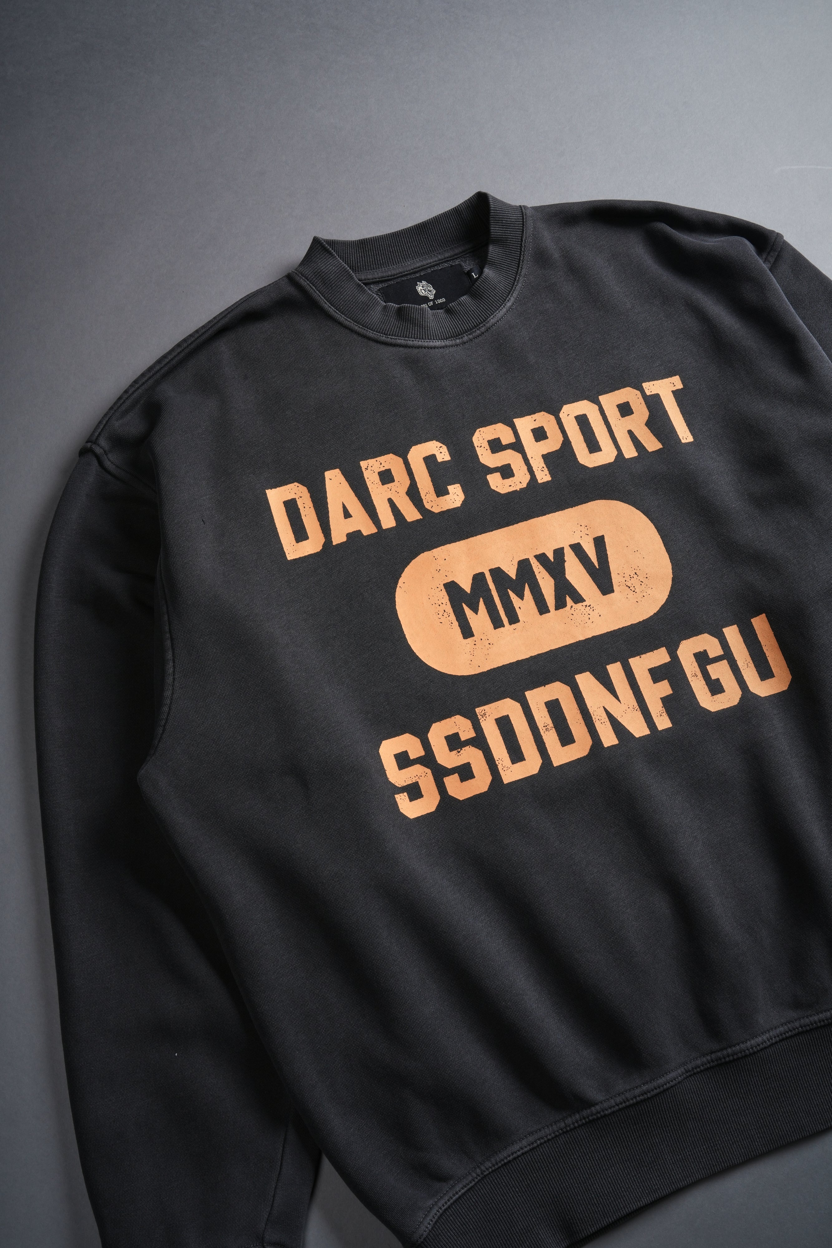 ダルクスポーツ　Alpha Wolf London Crewneck Wolves Forever London Unisex Crewneck in Wolf Gray – DarcSport