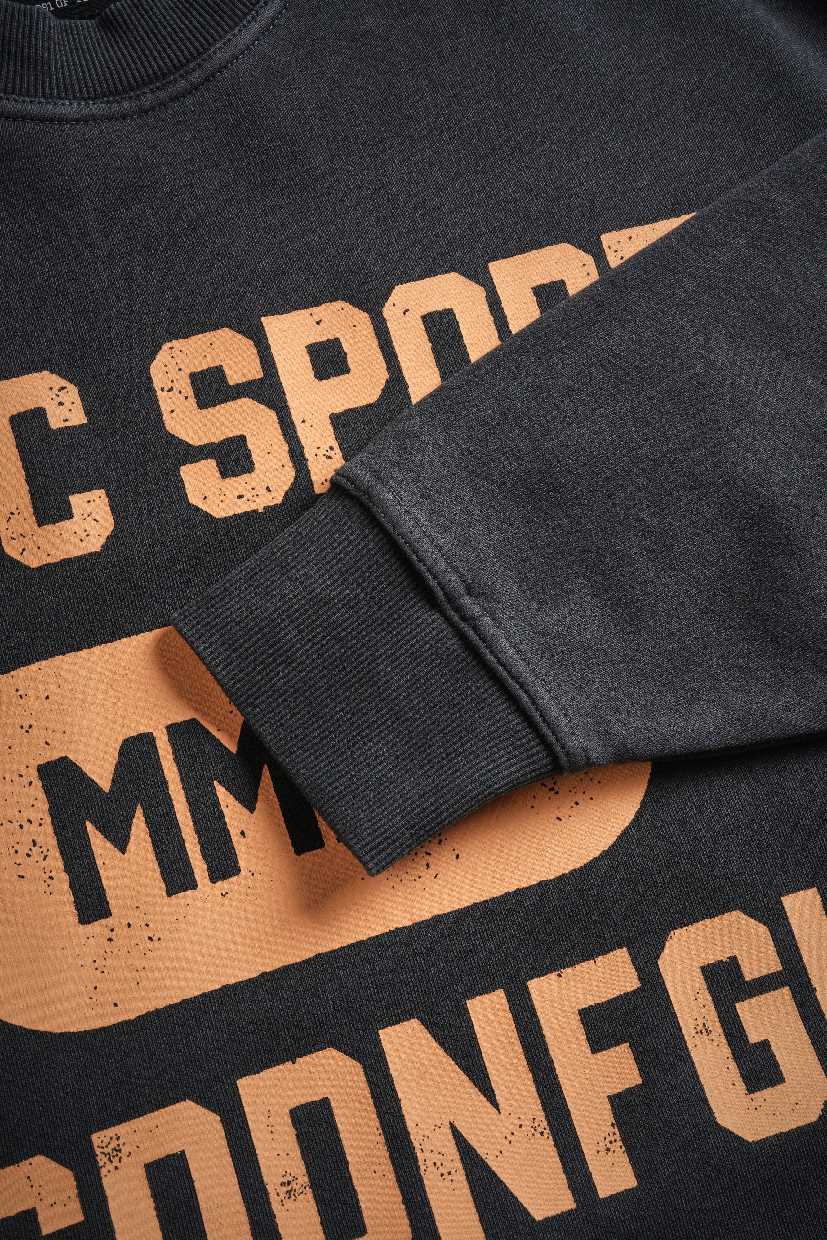 ダルクスポーツ Alpha Wolf London Crewneck Wolves Forever London