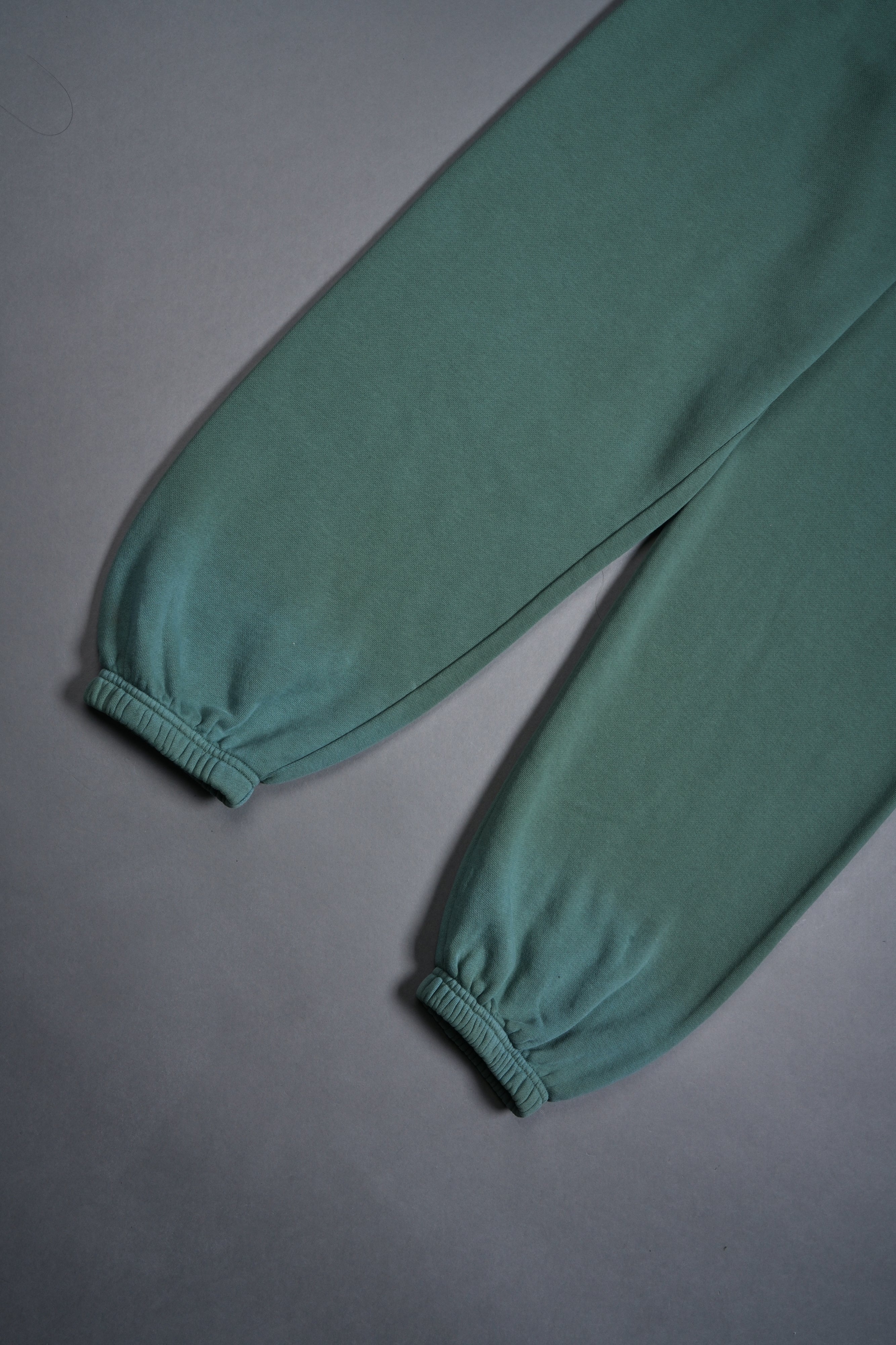 Wolves Forever Lightweight Lounger Sweat Pants in Hunter Green Driftwash