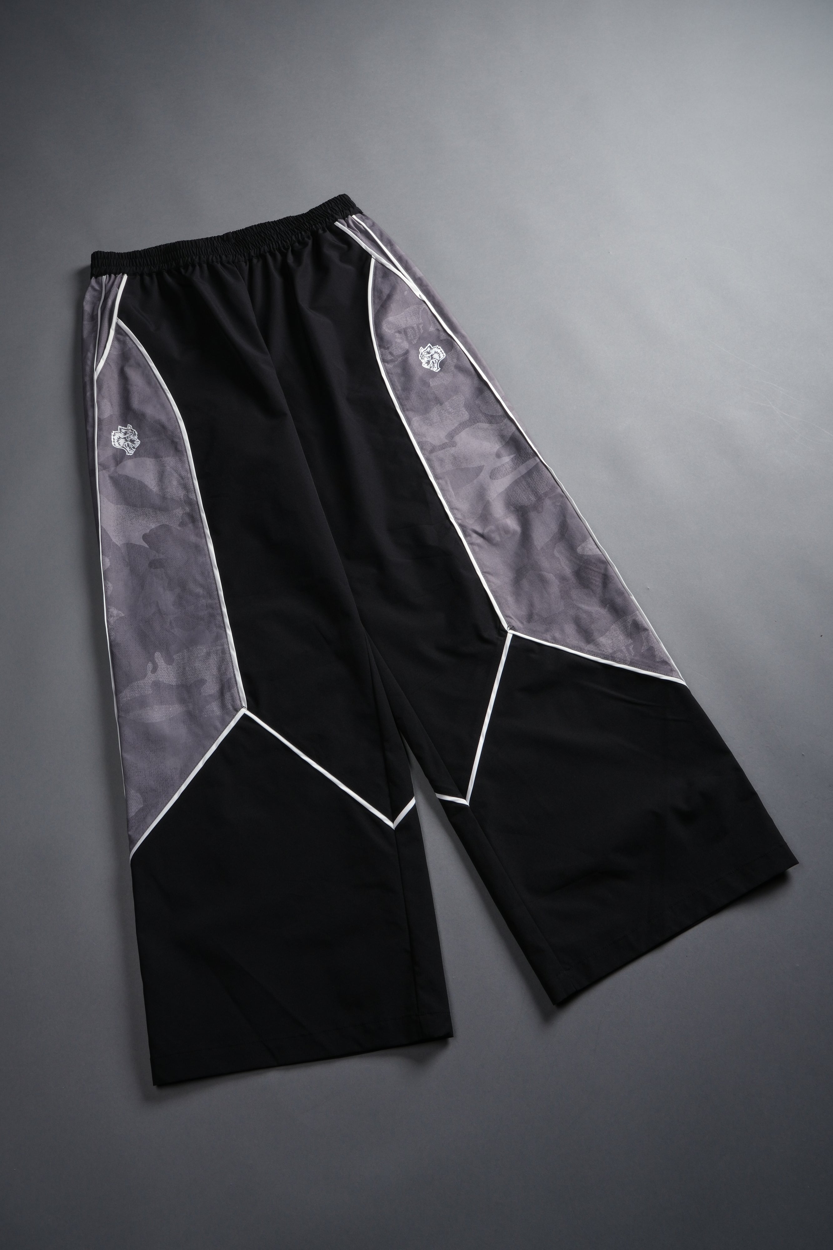 Dual Men's Quinn Track Pants in Black/Lush Vintage Woodland Camo