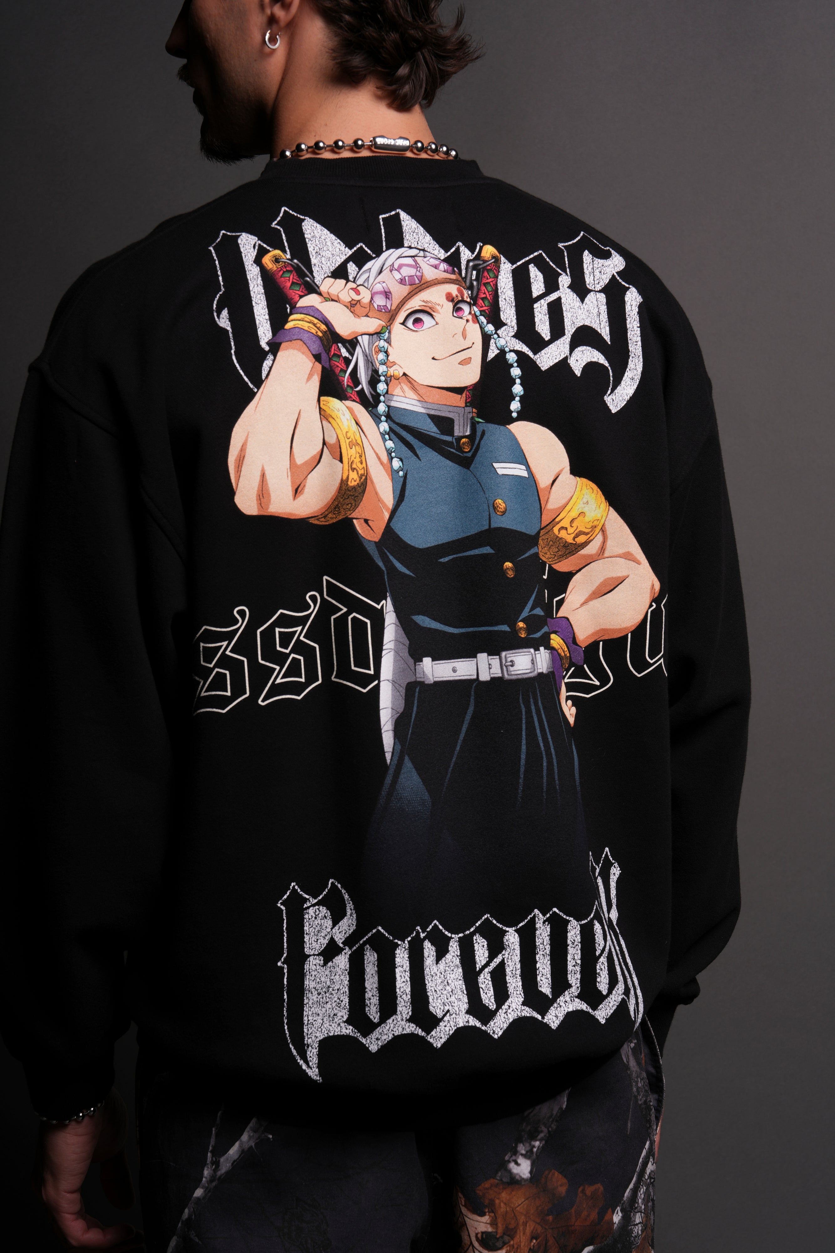 Breath Of Wolves London Crewneck in Black – DarcSport