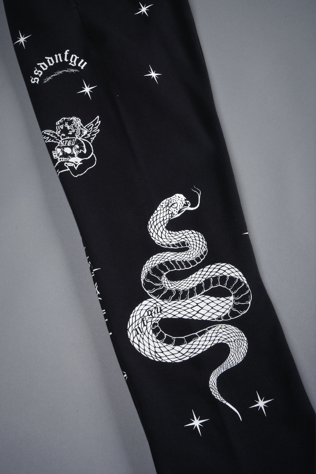 Oni Wolves Bigelow Cargo Sweat Pants in Black