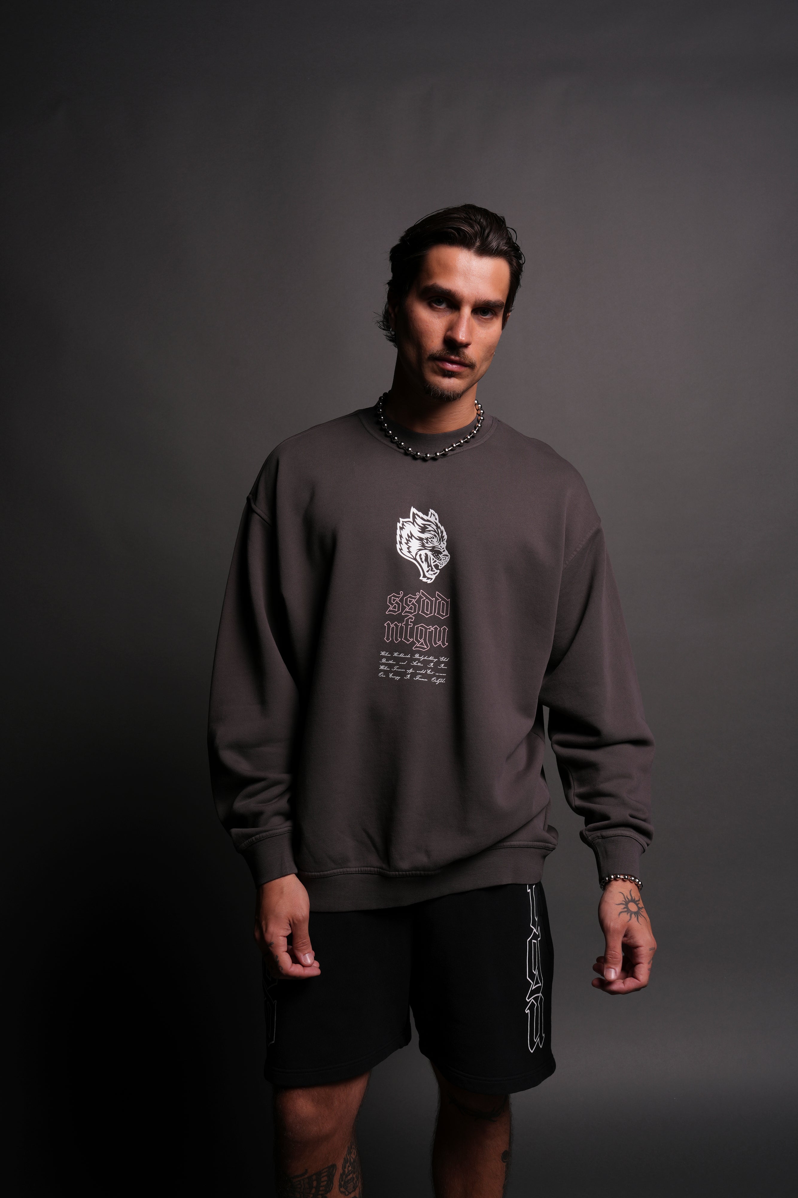 ダルクスポーツ　Alpha Wolf London Crewneck Breath Of Wolves London Crewneck in Wolf Gray – DarcSport