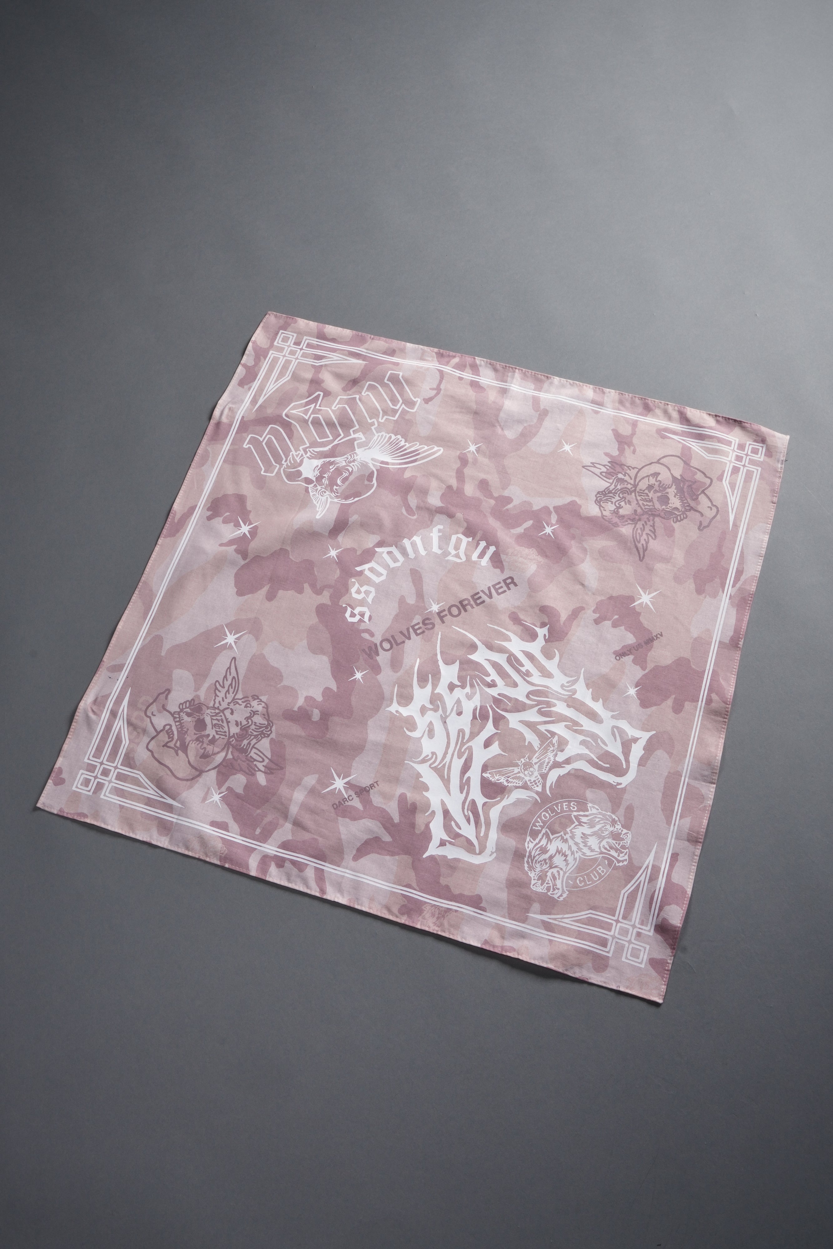 SSDDNFGU Metal Bandana in Blush Vintage Woodland Camo