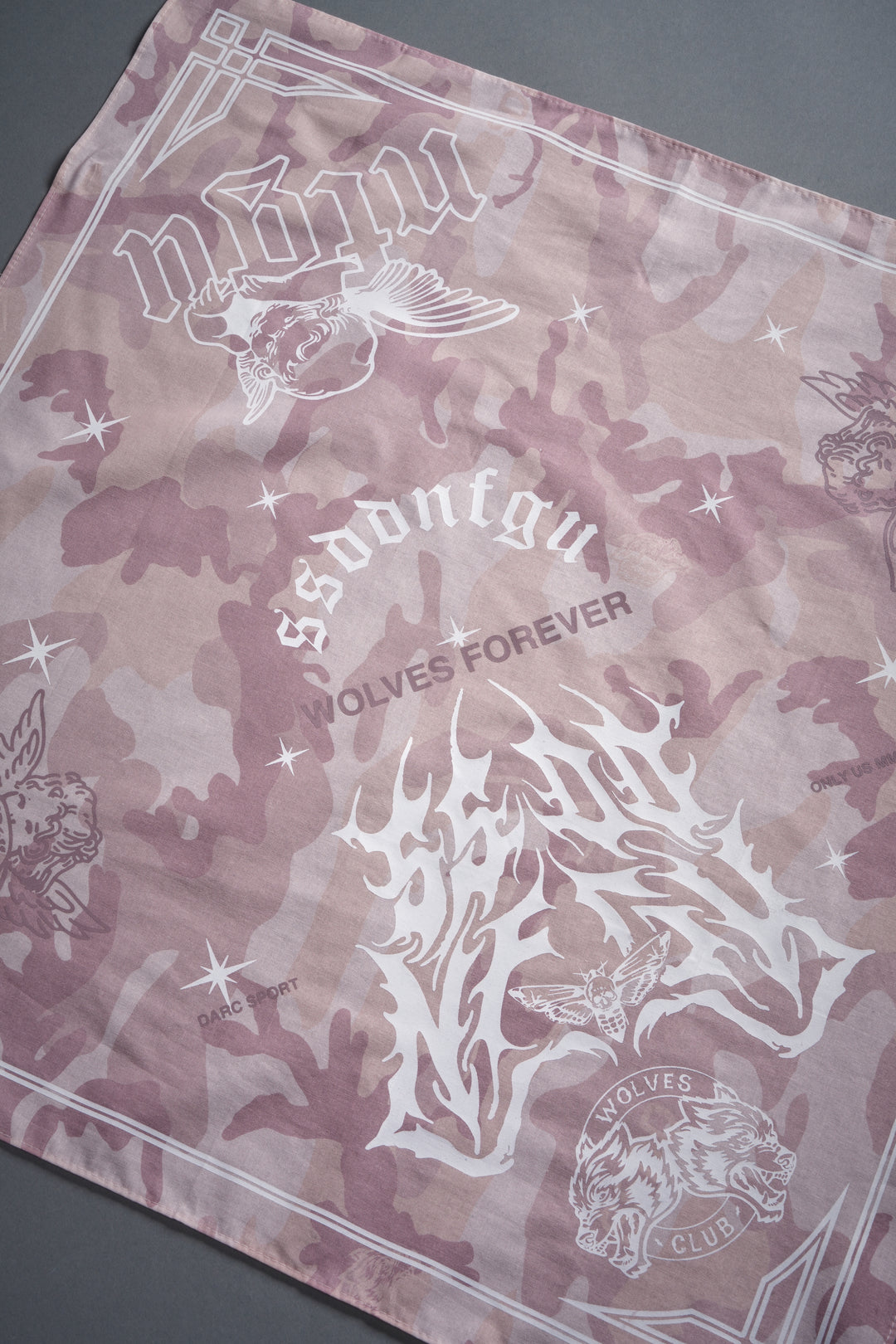 SSDDNFGU Metal Bandana in Blush Vintage Woodland Camo