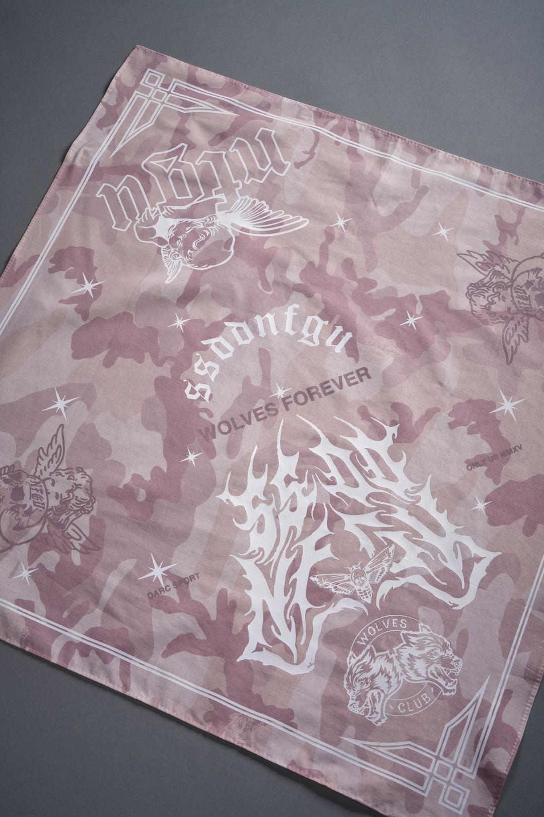 SSDDNFGU Metal Bandana in Blush Vintage Woodland Camo