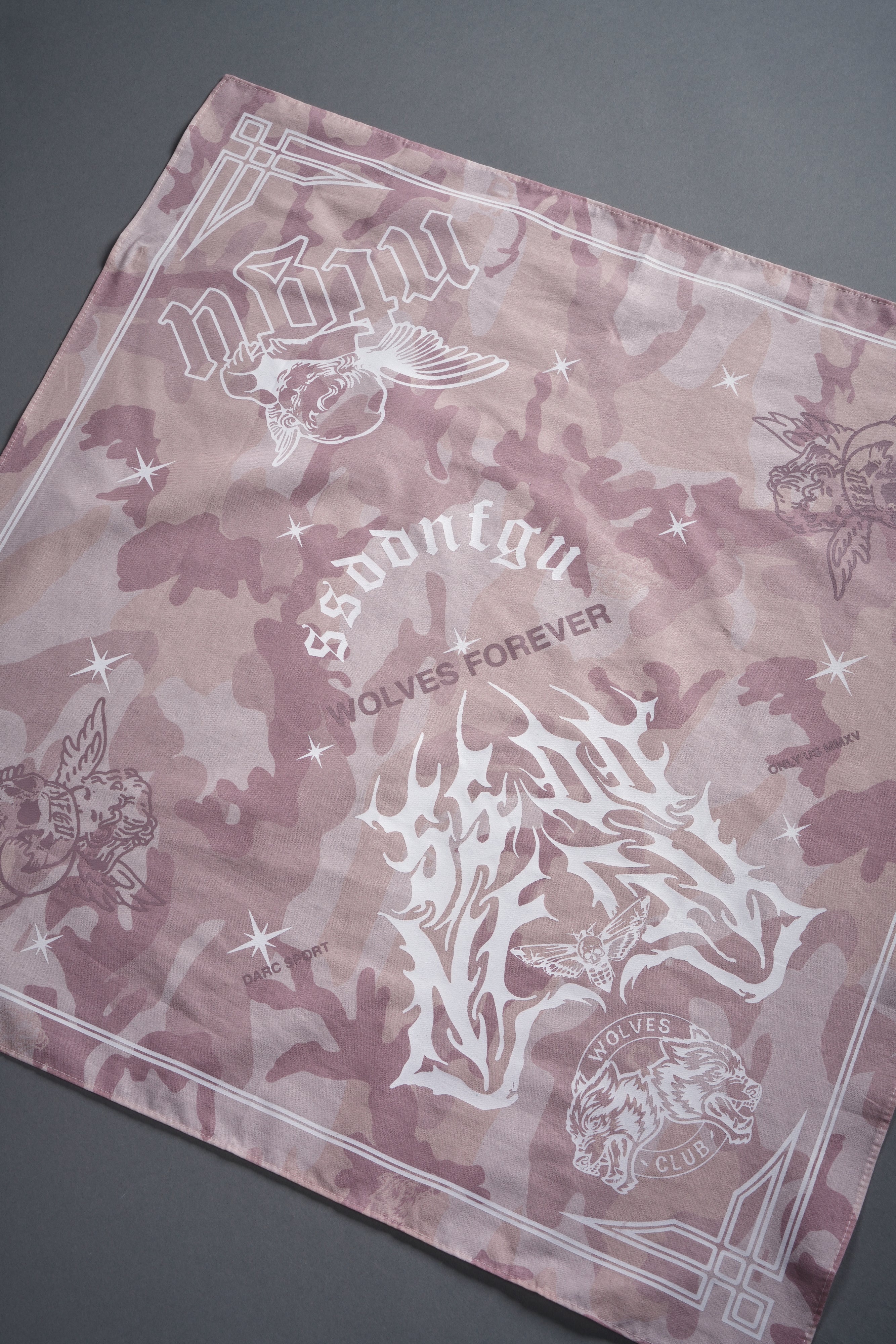 SSDDNFGU Metal Bandana in Blush Vintage Woodland Camo