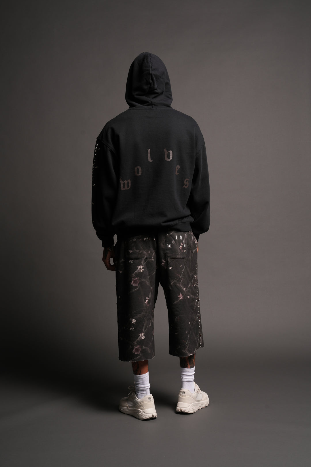 Wolves Heritage Grunge Moatis Hoodie In Black