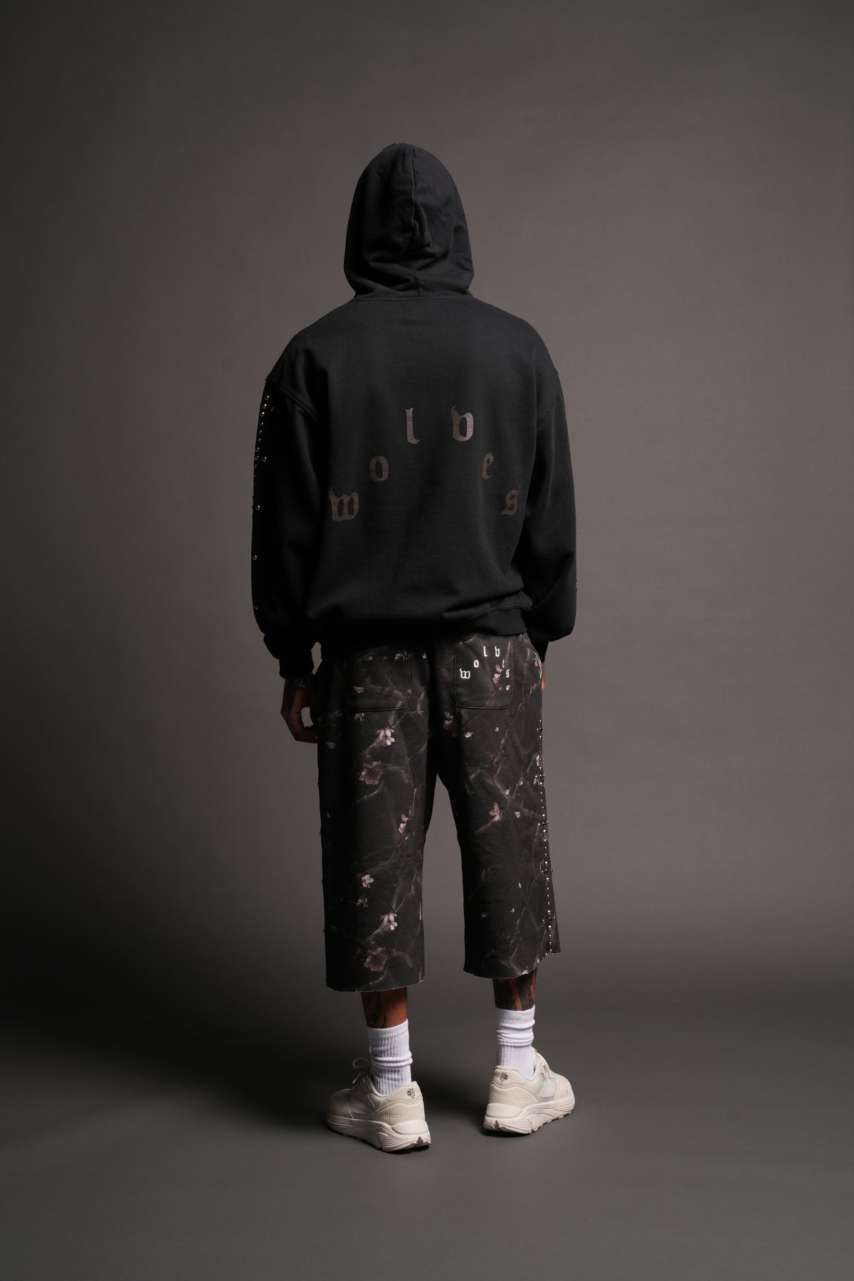 Wolves Heritage Grunge Moatis Hoodie In Black