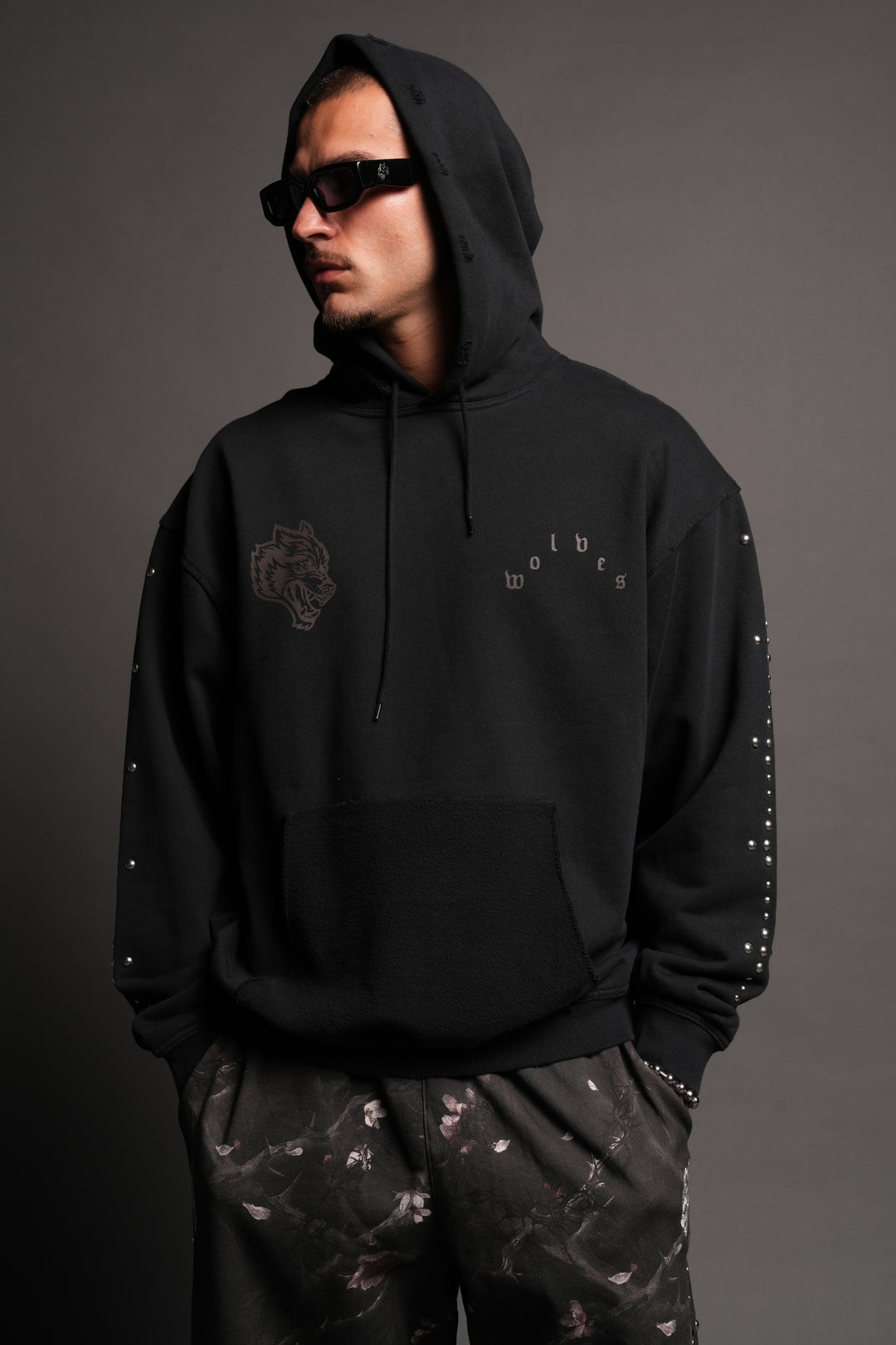 Wolves Heritage Grunge Moatis Hoodie In Black