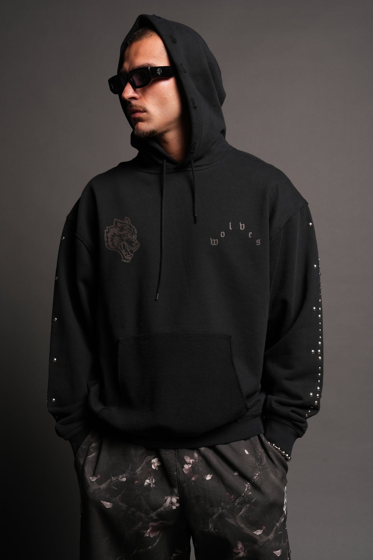 Wolves Heritage Grunge Moatis Hoodie In Black