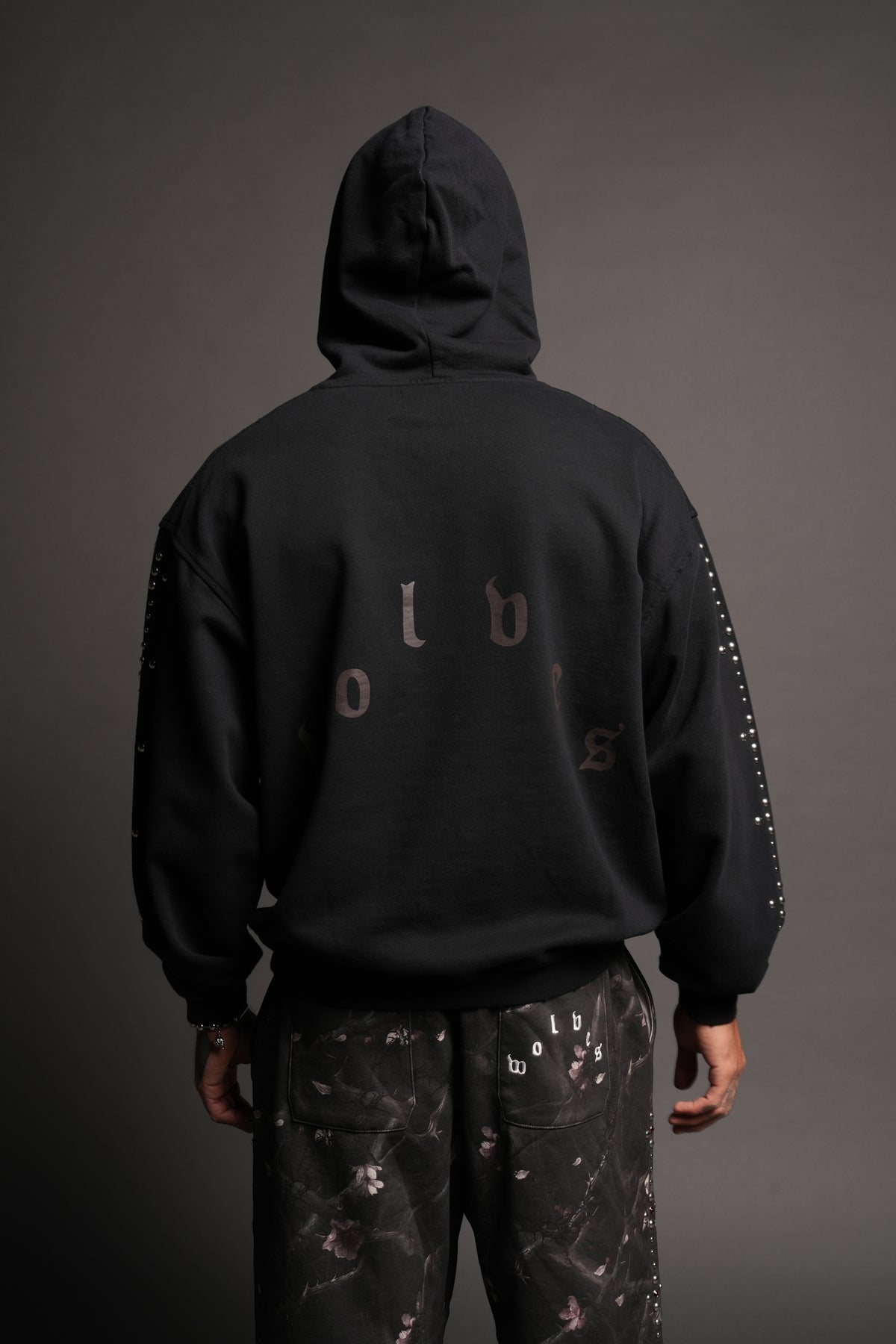 Wolves Heritage Grunge Moatis Hoodie In Black