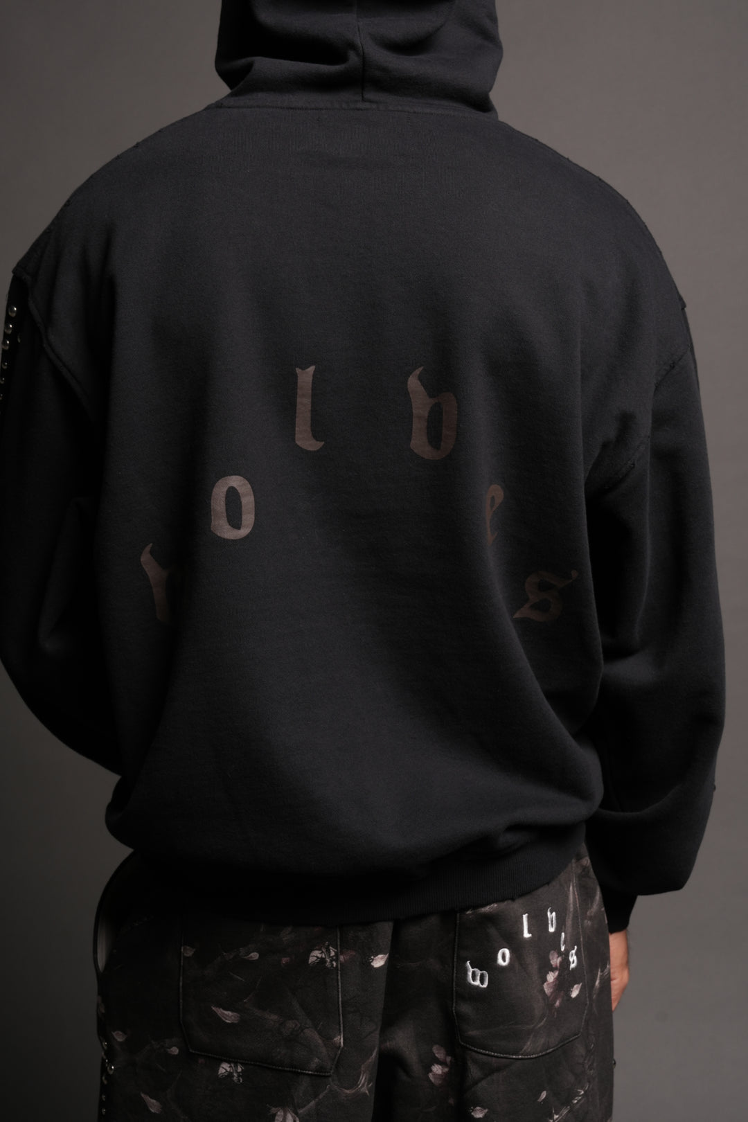 Wolves Heritage Grunge Moatis Hoodie In Black