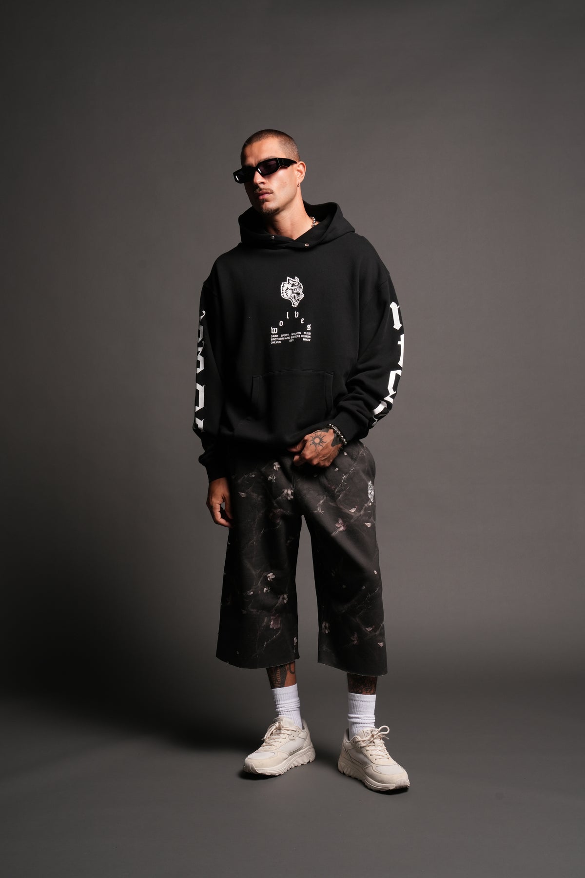 Big Wolf Head Pierce Hoodie In Black