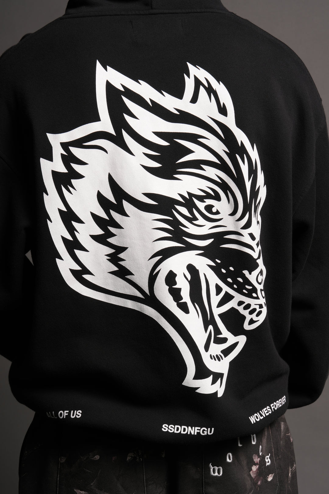 Big Wolf Head Pierce Hoodie In Black