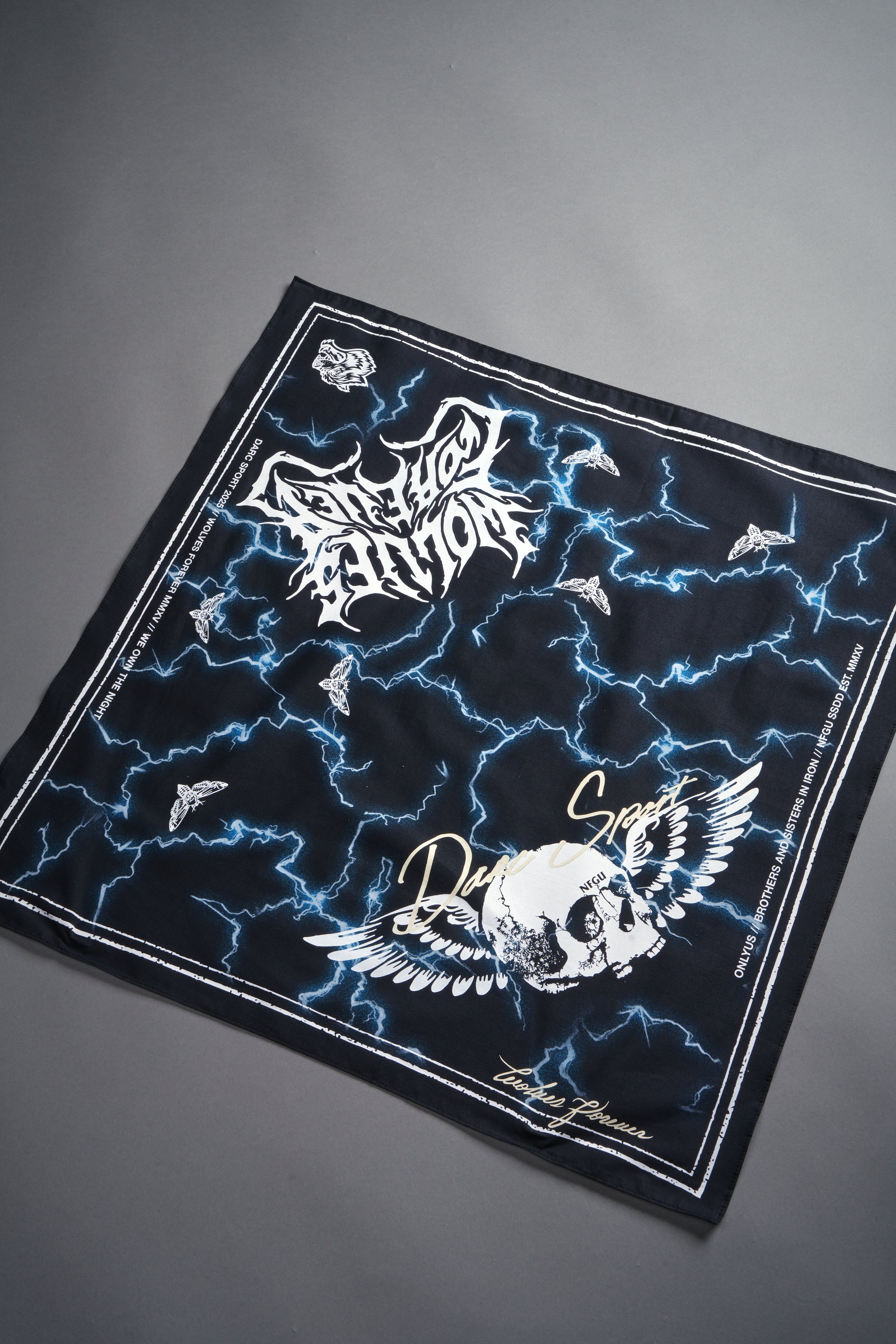 Wolves Lightning Bandana in Black