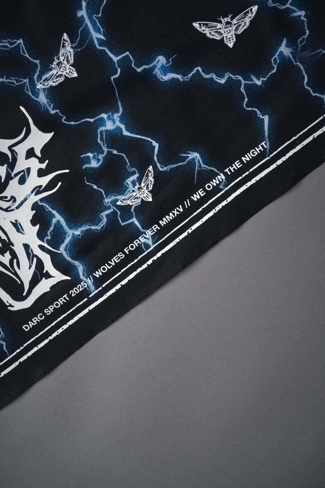 Wolves Lightning Bandana in Black