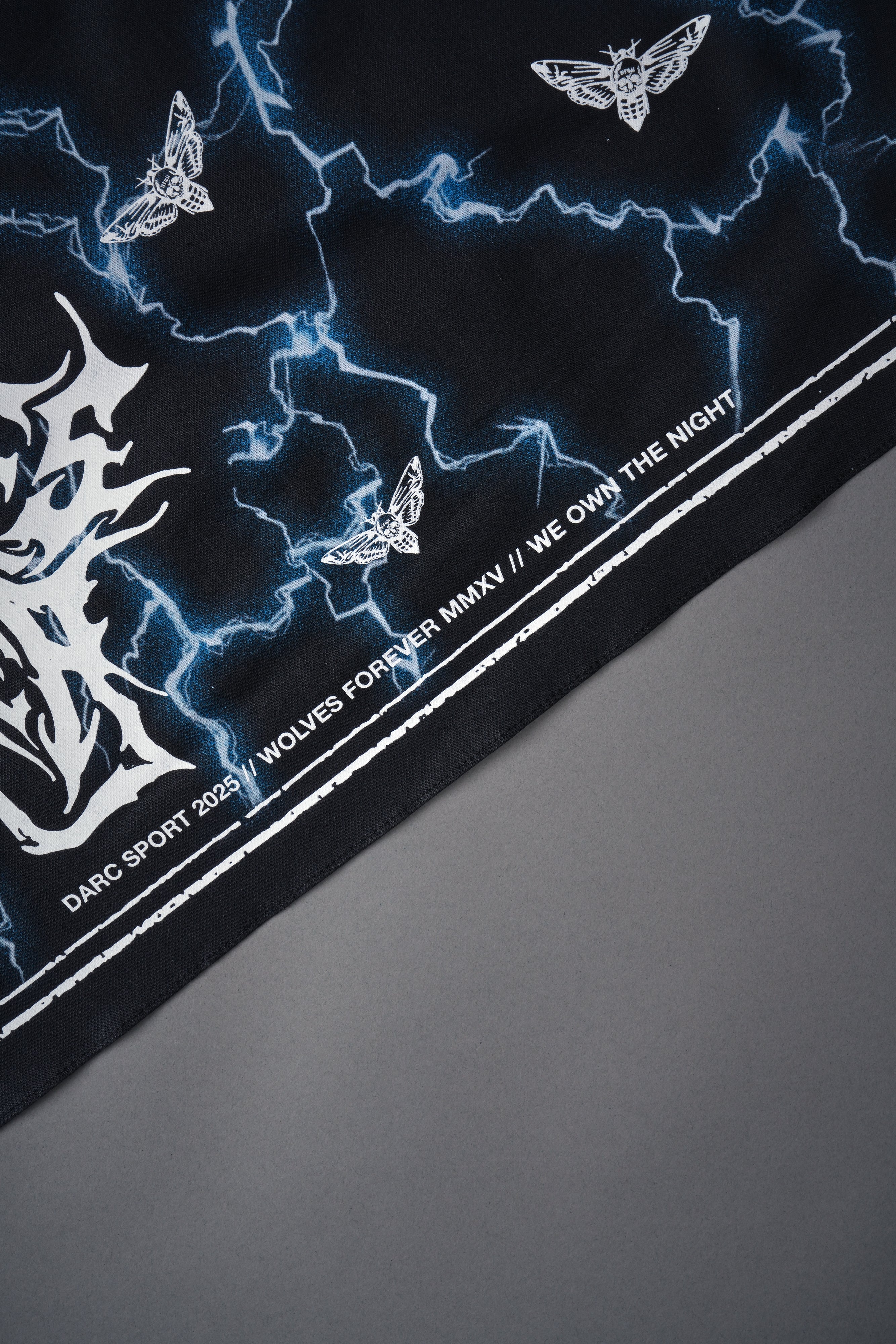 Wolves Lightning Bandana in Black