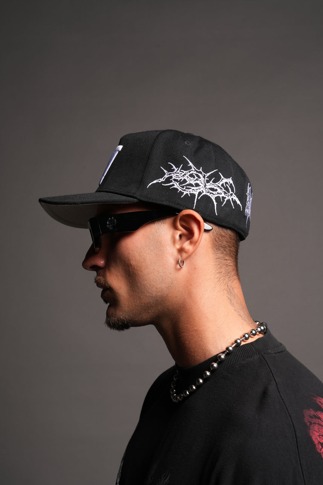 Thorns Fitted 5 Panel Cap In Black