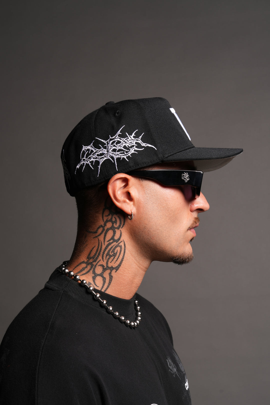 Thorns Fitted 5 Panel Cap In Black