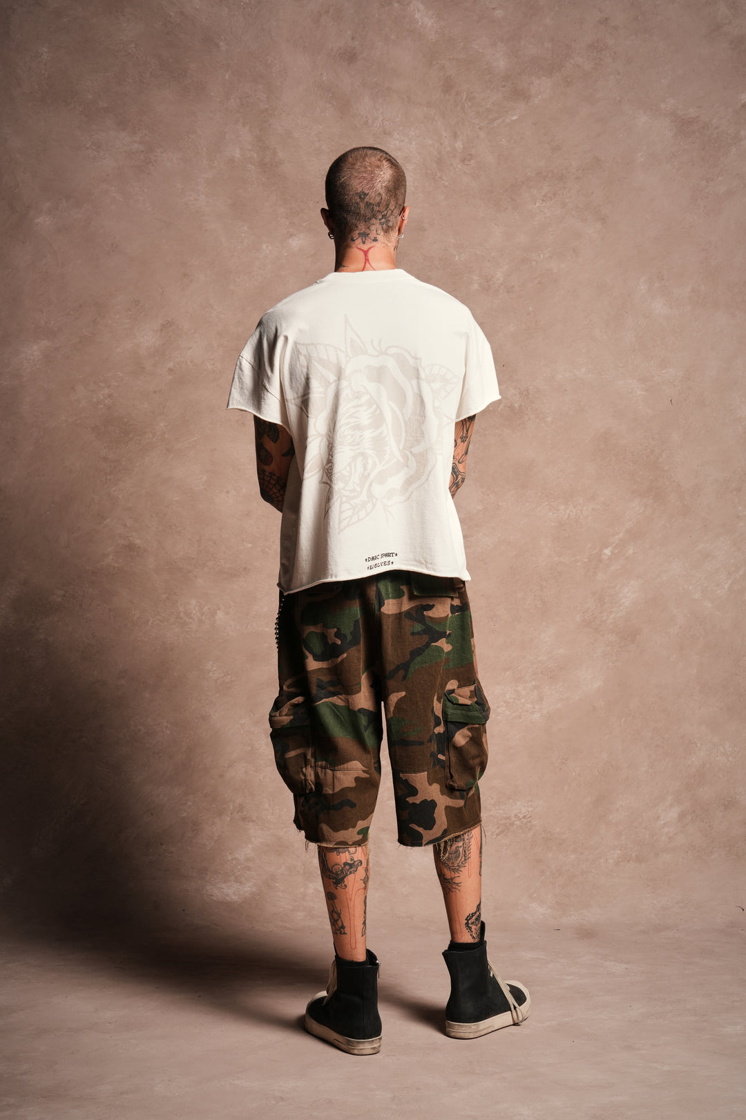 Wolf Head Rose Distressed Grunge Mid Length Raw Hem Cap Sleeve Tee in Cream