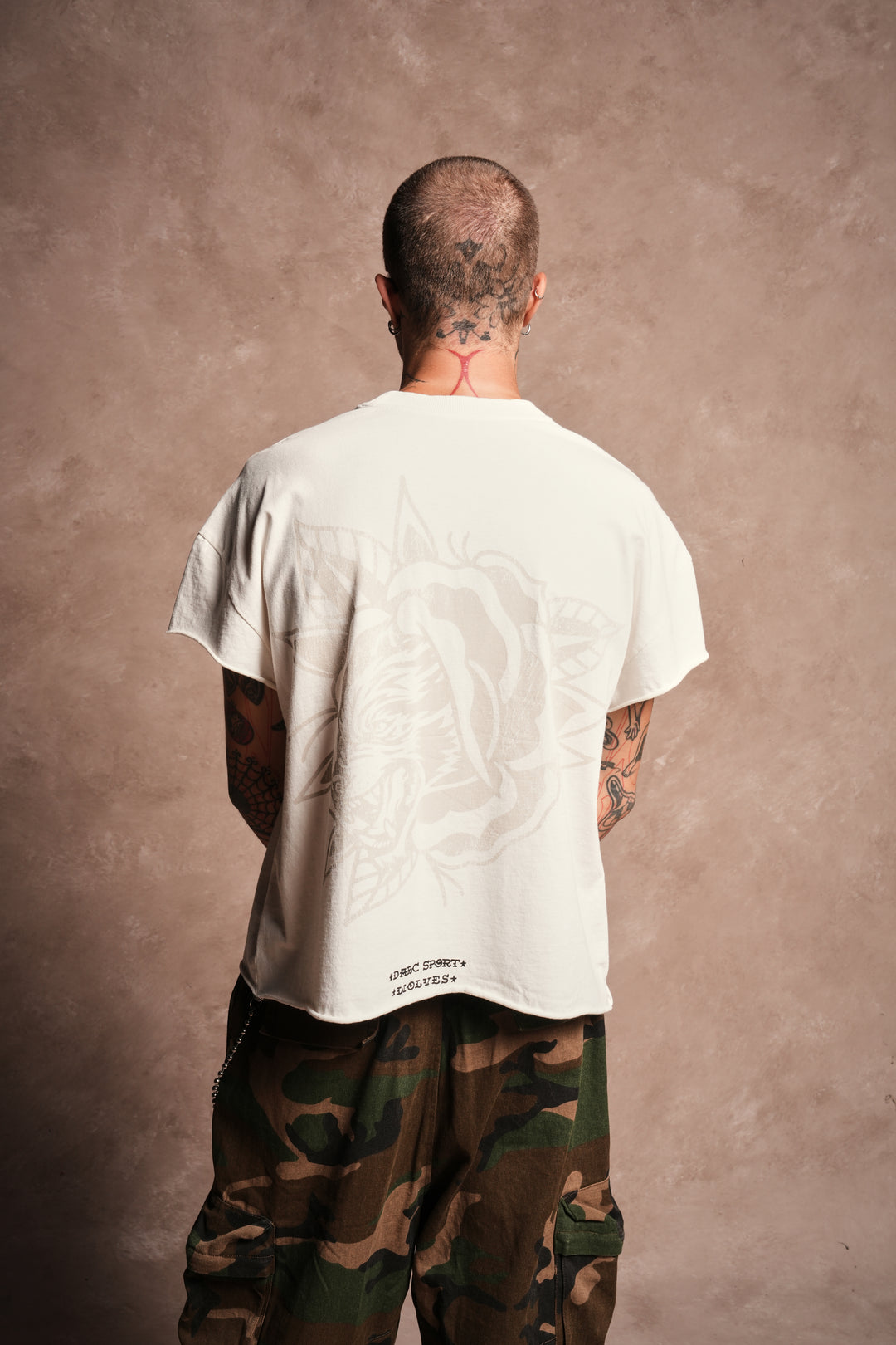 Wolf Head Rose Distressed Grunge Mid Length Raw Hem Cap Sleeve Tee in Cream