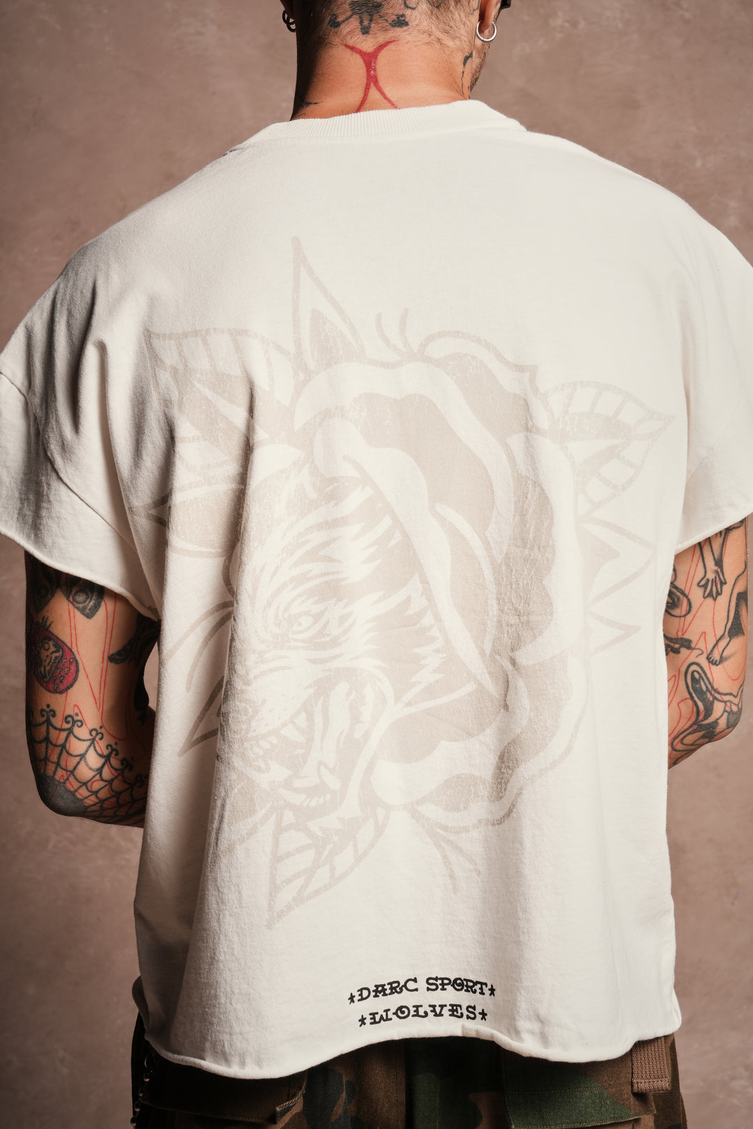 Wolf Head Rose Distressed Grunge Mid Length Raw Hem Cap Sleeve Tee in Cream