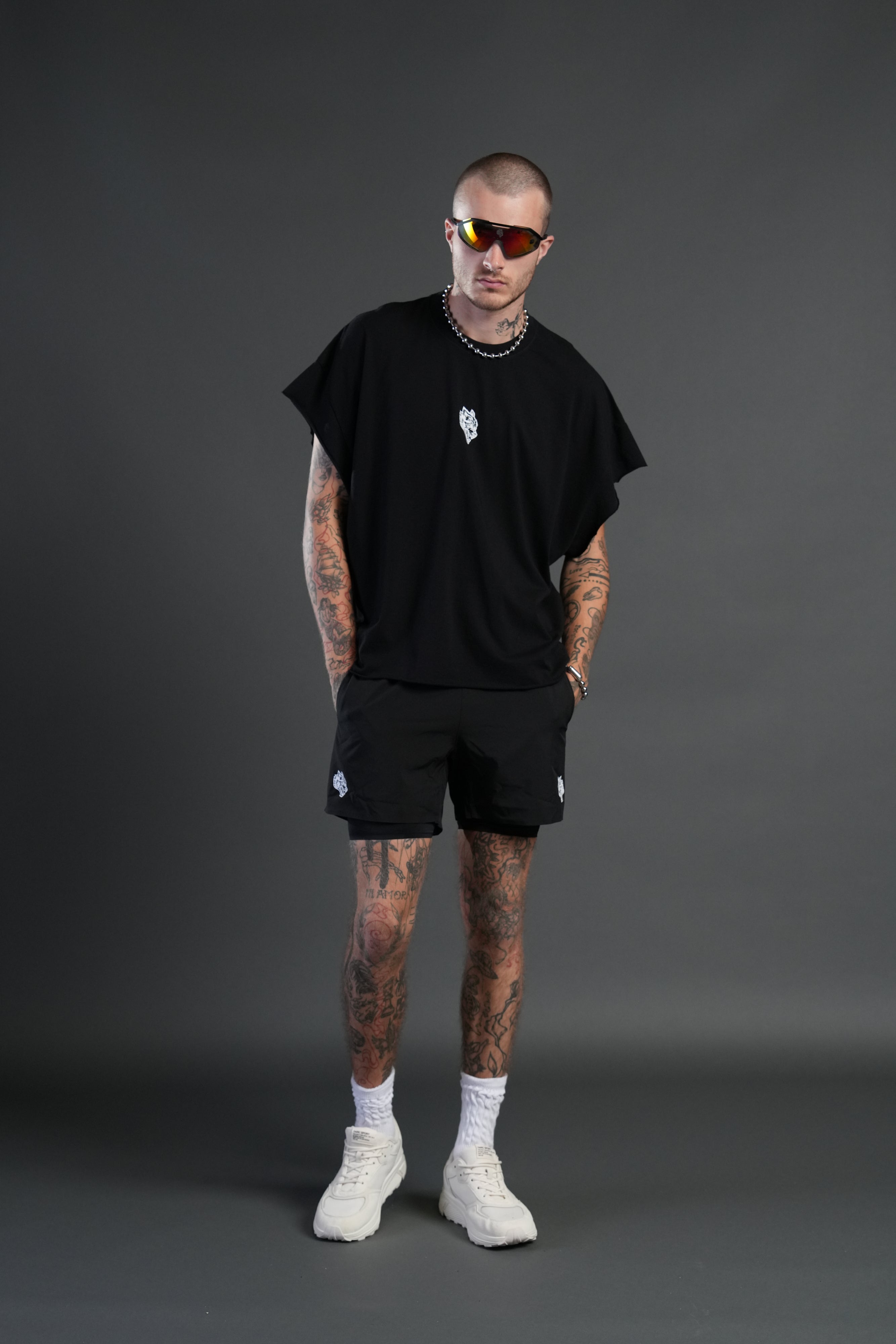 Wolf Head Grunge Cut-Off Tee in Black