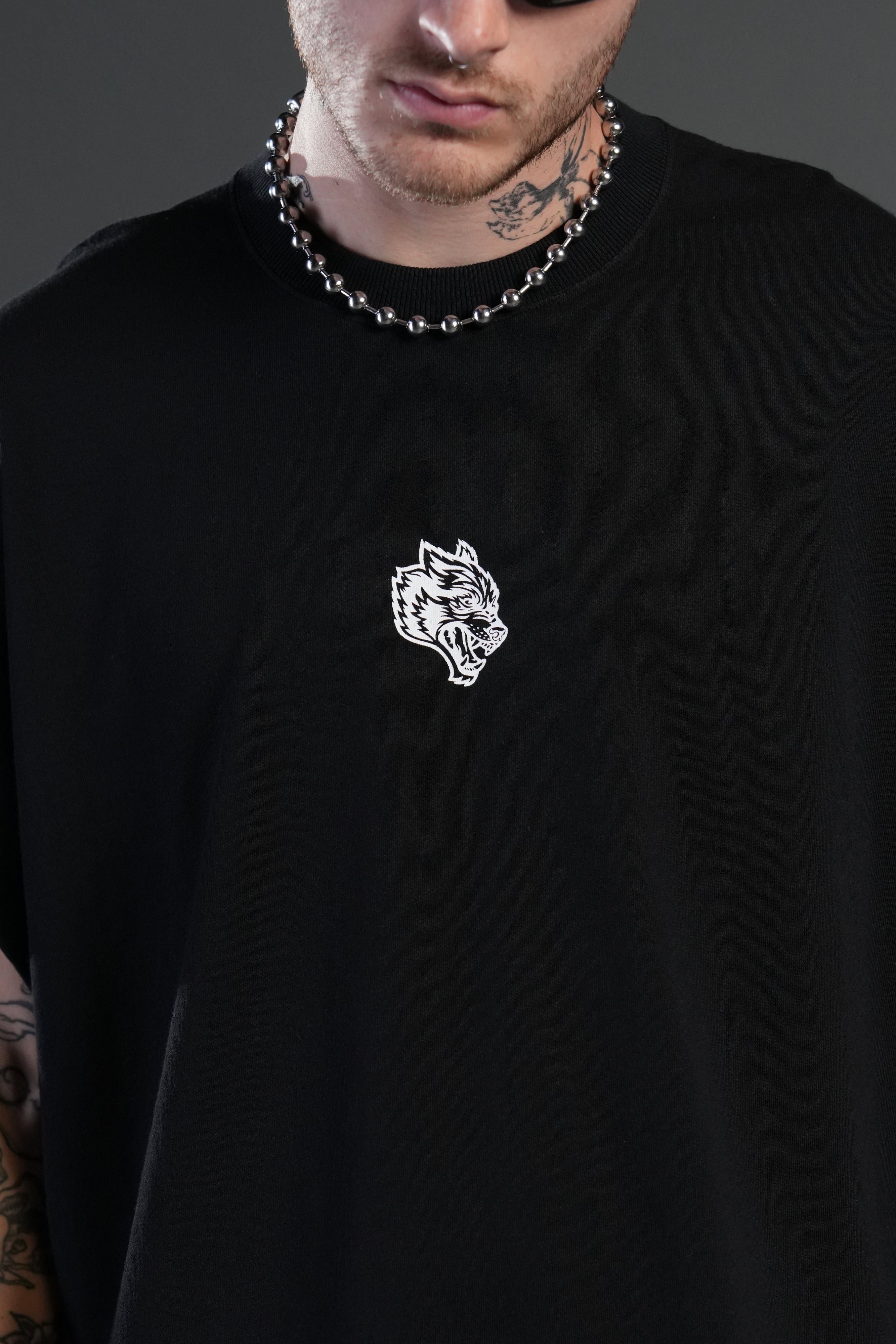 Wolf Head Grunge Cut-Off Tee in Black