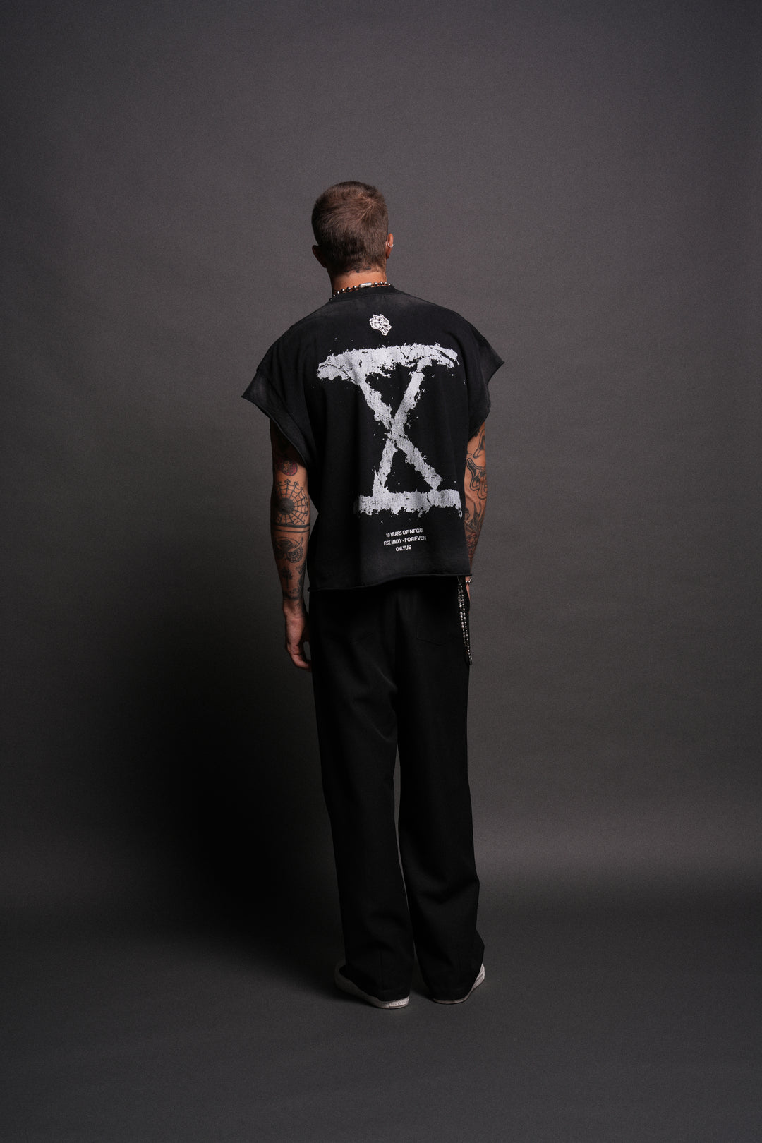 10 Years of NFGU Grunge Cut-Off Tee in Black Drift Wash
