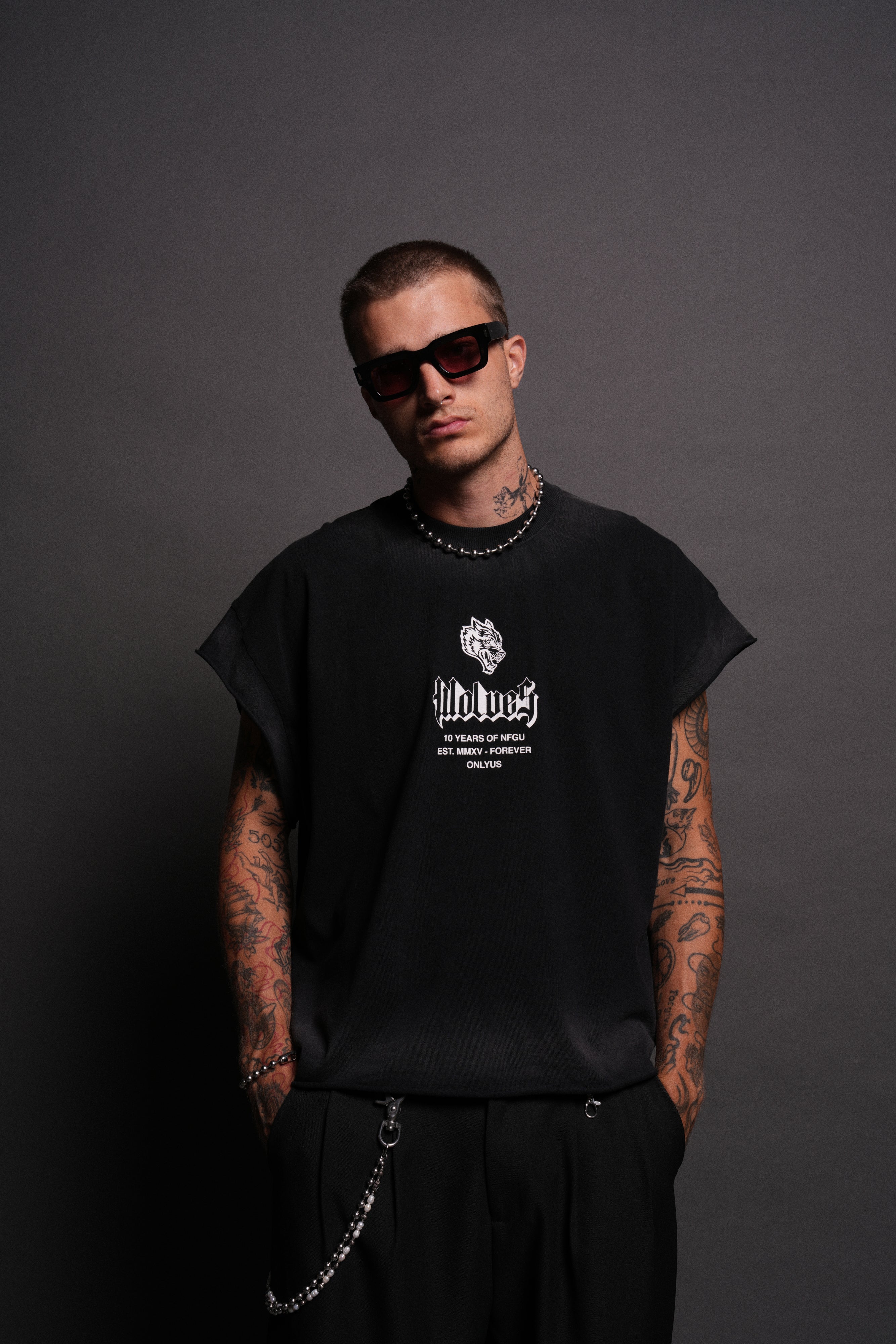 10 Years of NFGU Grunge Cut-Off Tee in Black Drift Wash