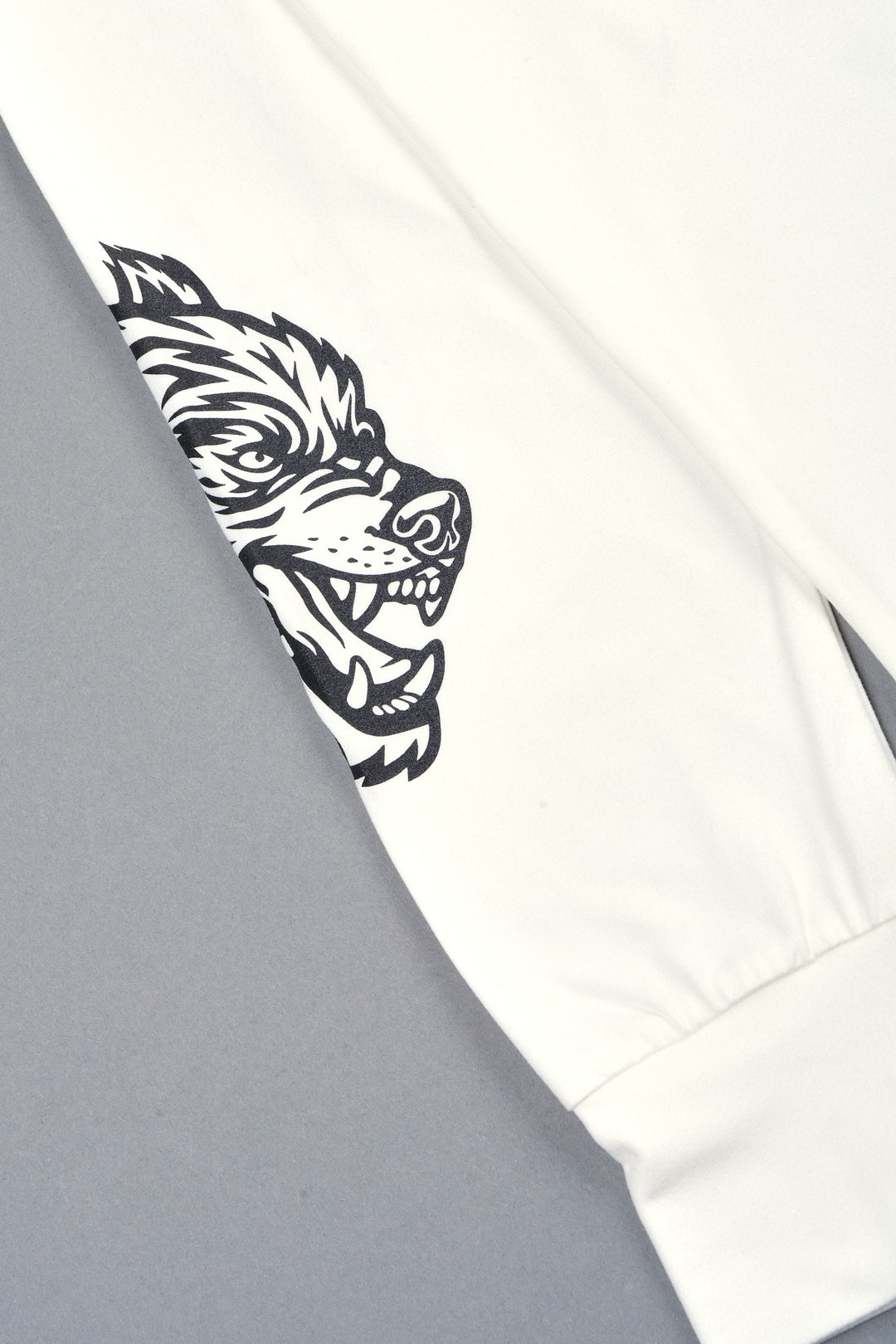Hesh Mantra Dry Wolf Raglan Ls Tee In White