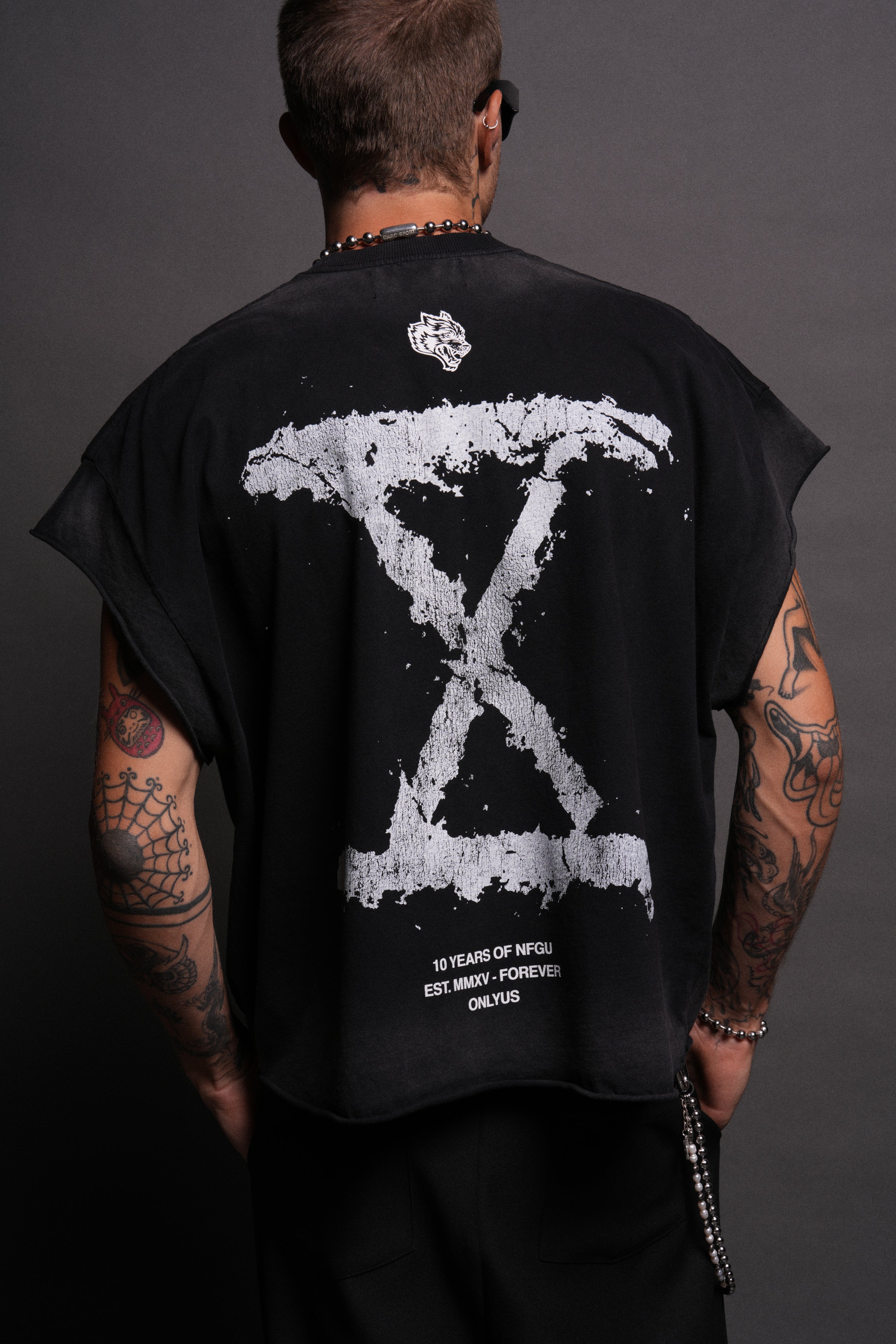 10 Years of NFGU Grunge Cut-Off Tee in Black Drift Wash